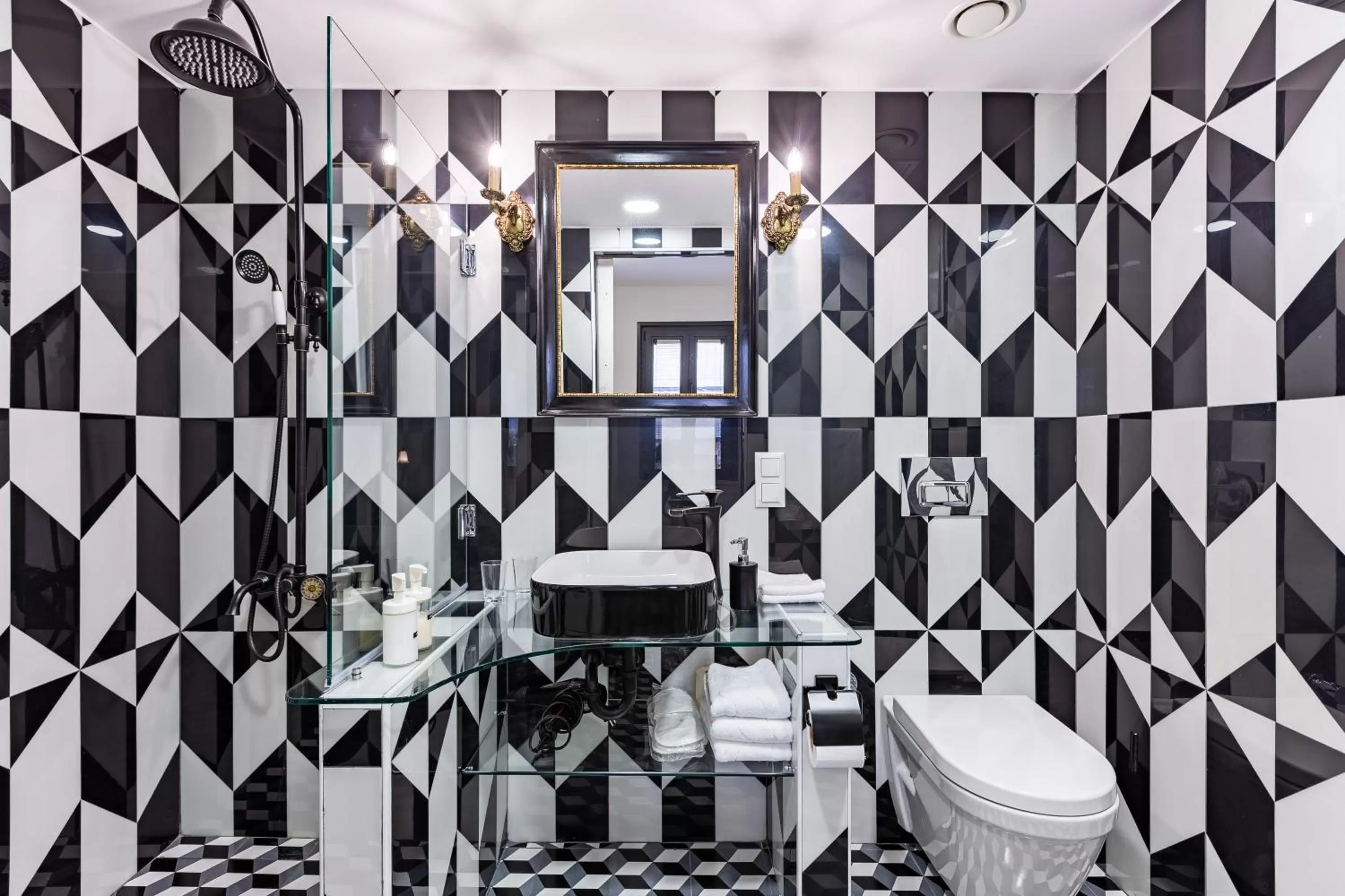 Shower in Villa Pera Suite Hotel