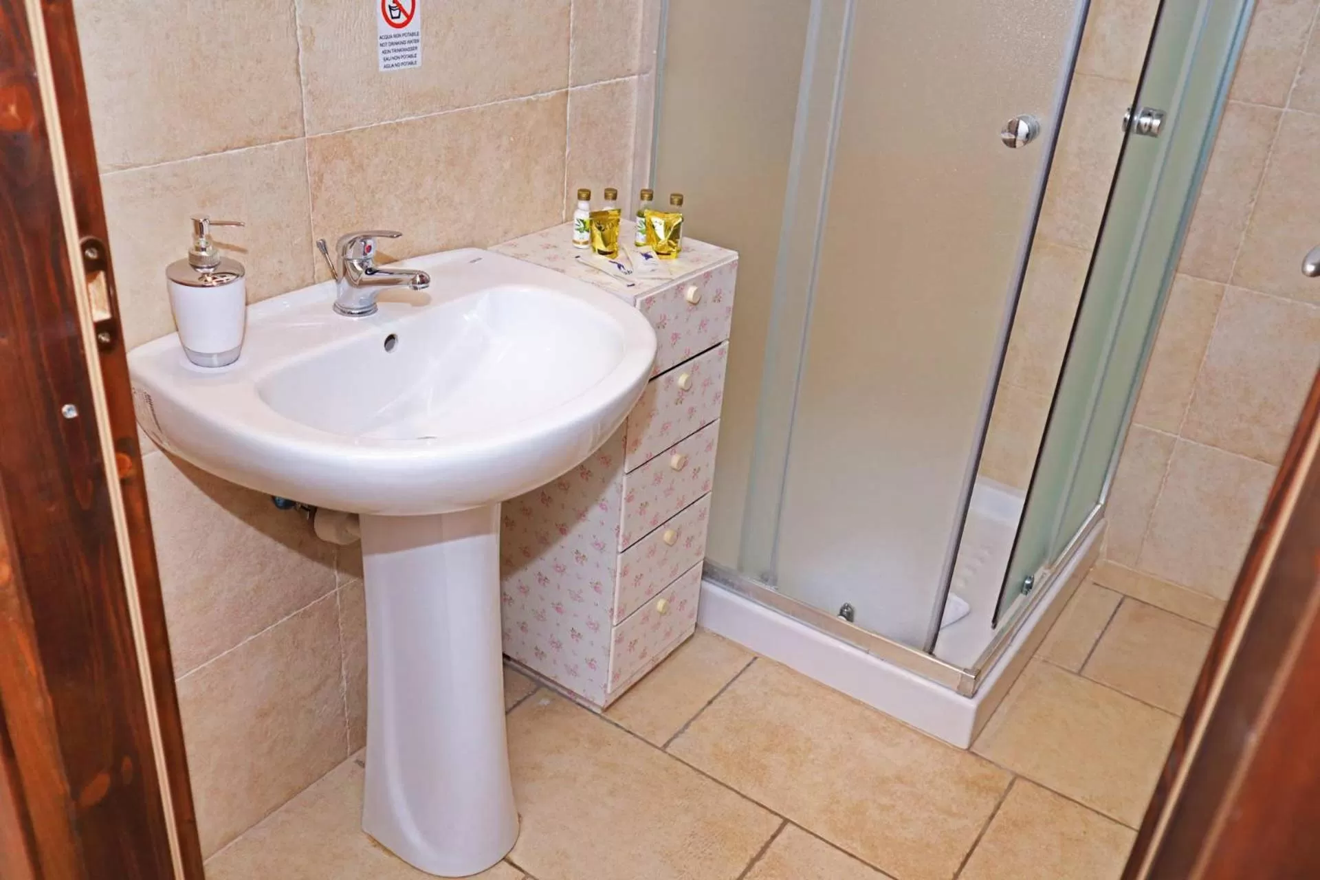 Shower in Agriturismo Masseria Alberotanza