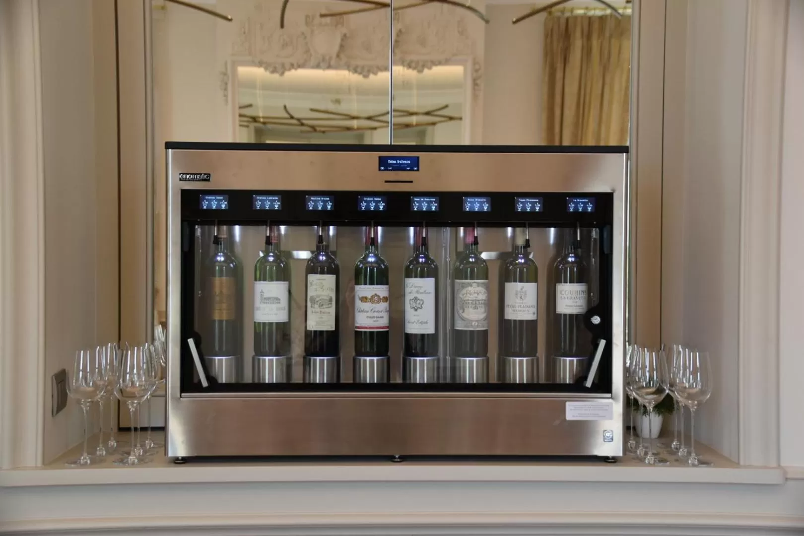 Lounge or bar in Château Grattequina Hôtel