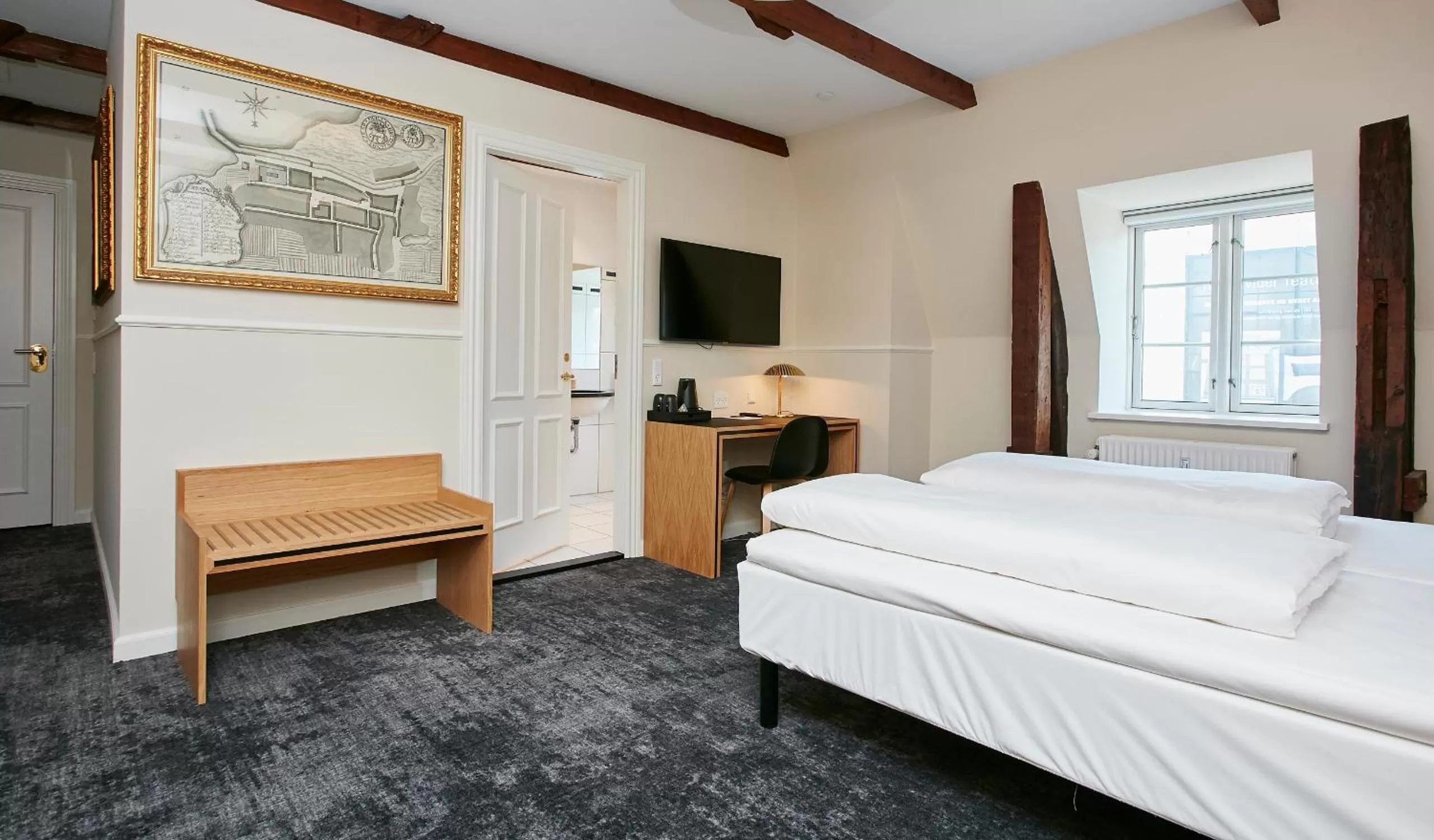 Photo of the whole room, Bed in Jørgensens Hotel