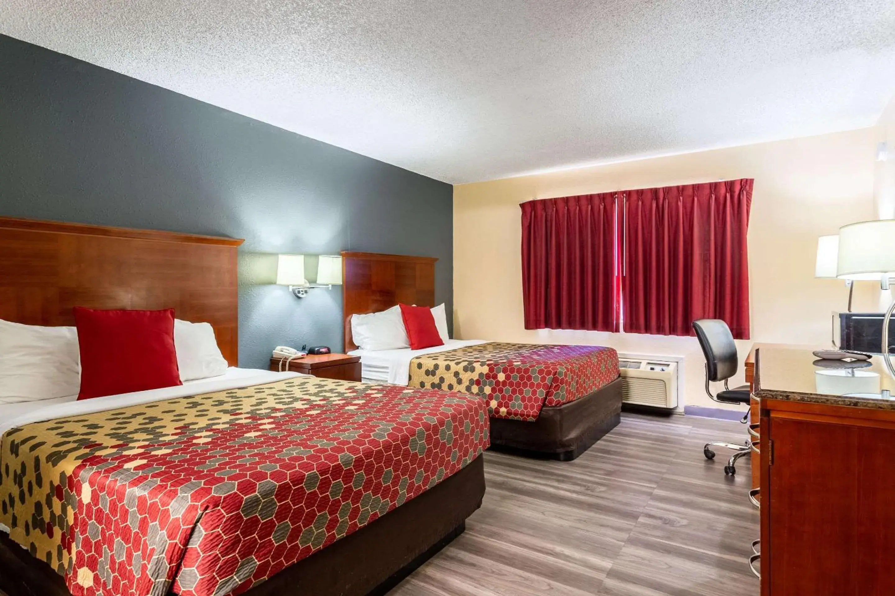 Queen Room with Two Queen Beds in Econo Lodge Gallup Queen Room with Two Queen Beds in Econo Lodge Gallup