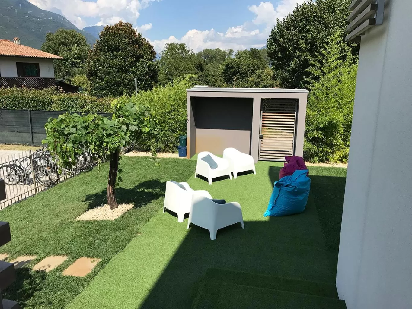 Spring in Art B&B Design