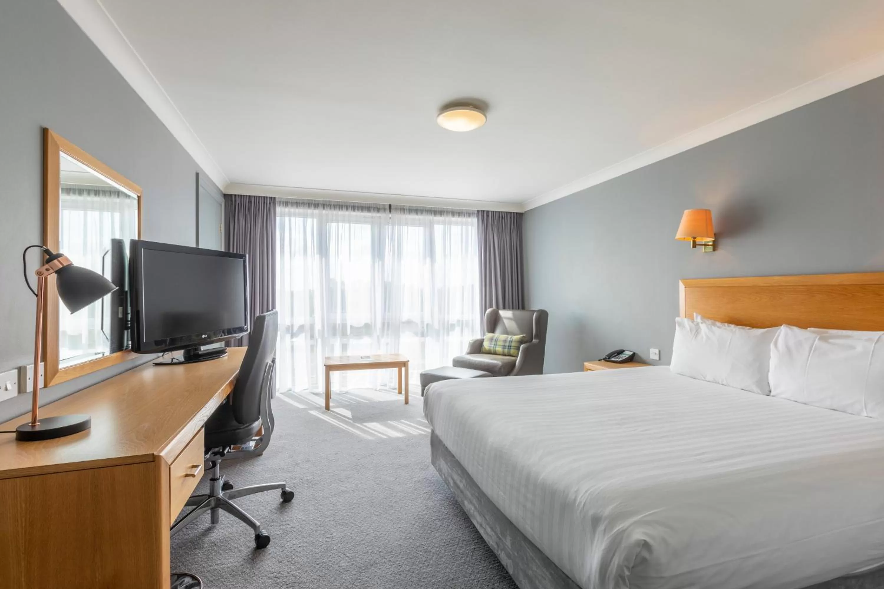 Photo of the whole room, Bed in Holiday Inn Basildon by IHG