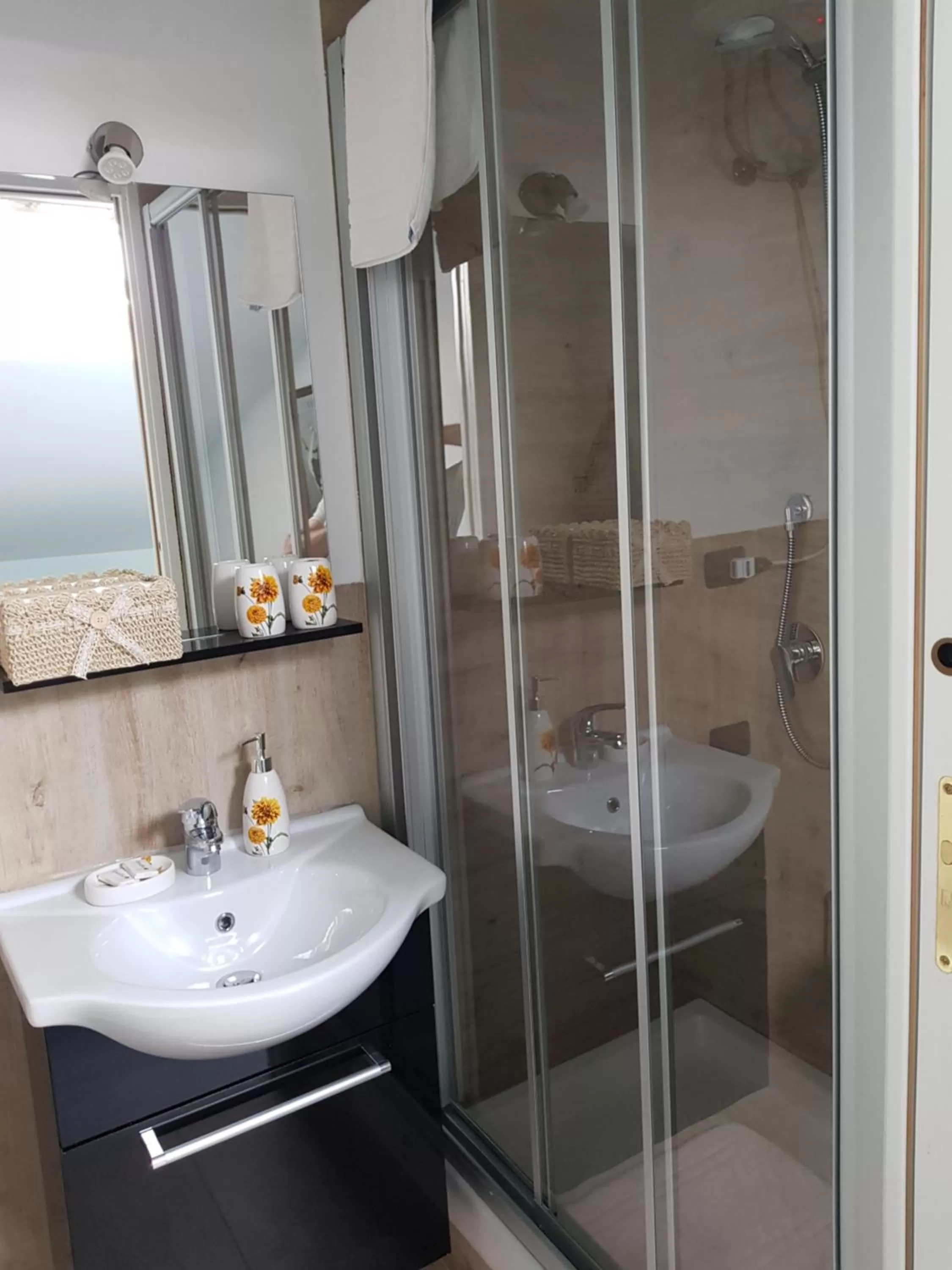 Dormi da me sul mare