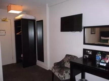 Shower, TV/Entertainment Center in The Golden Acorn Wetherspoon