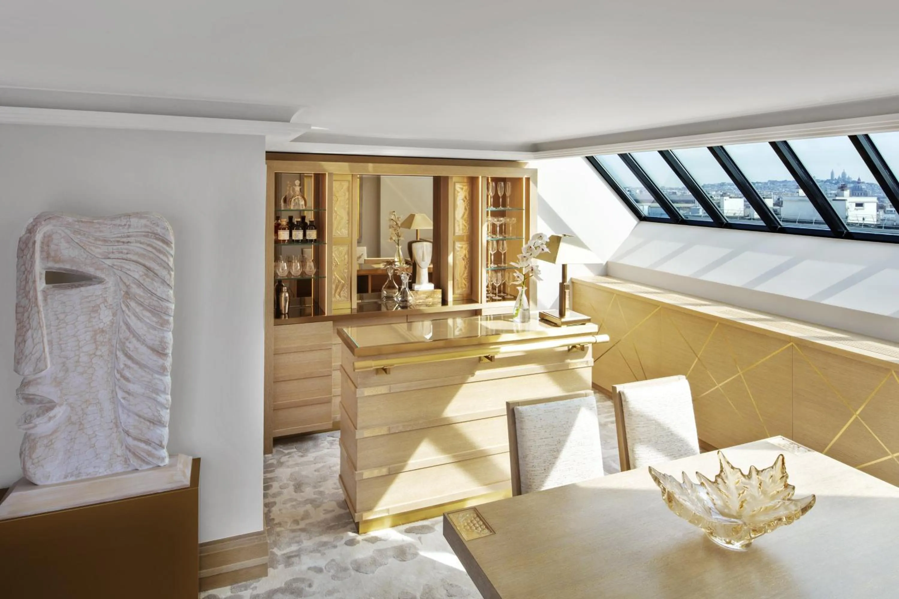 Photo of the whole room in Prince de Galles, a Luxury Collection hotel, Paris