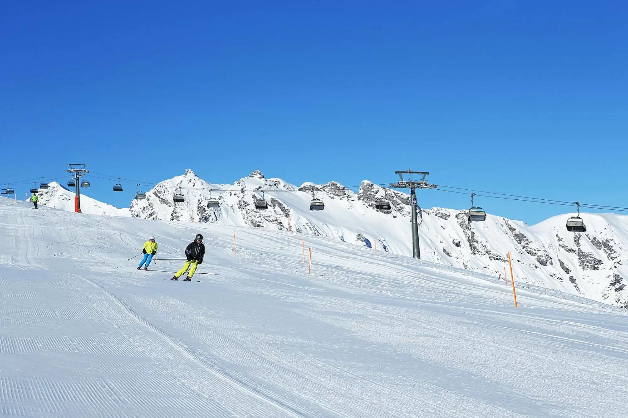 Skiing in Hotel Post