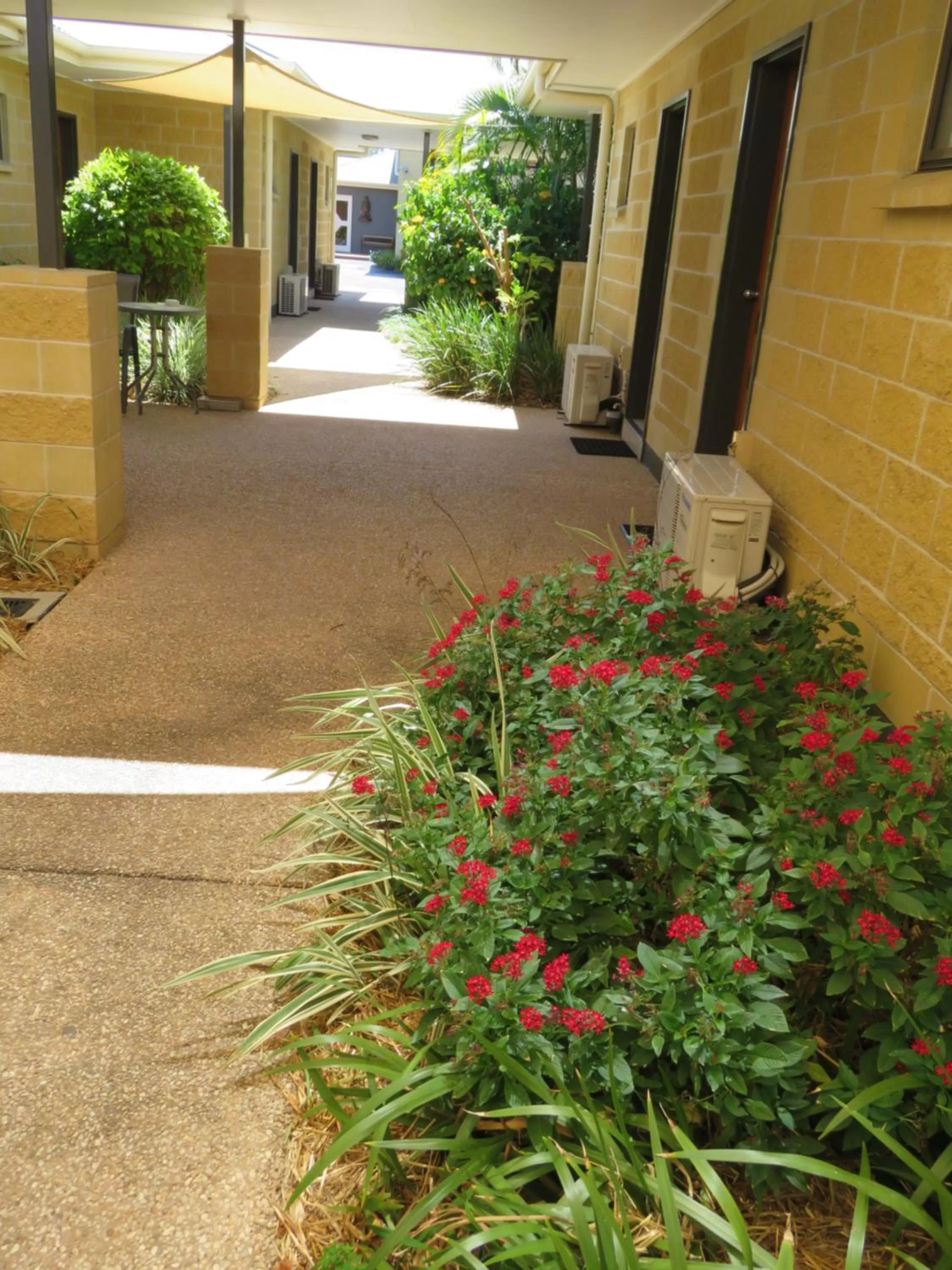 Emerald Gardens Motel & Apartments