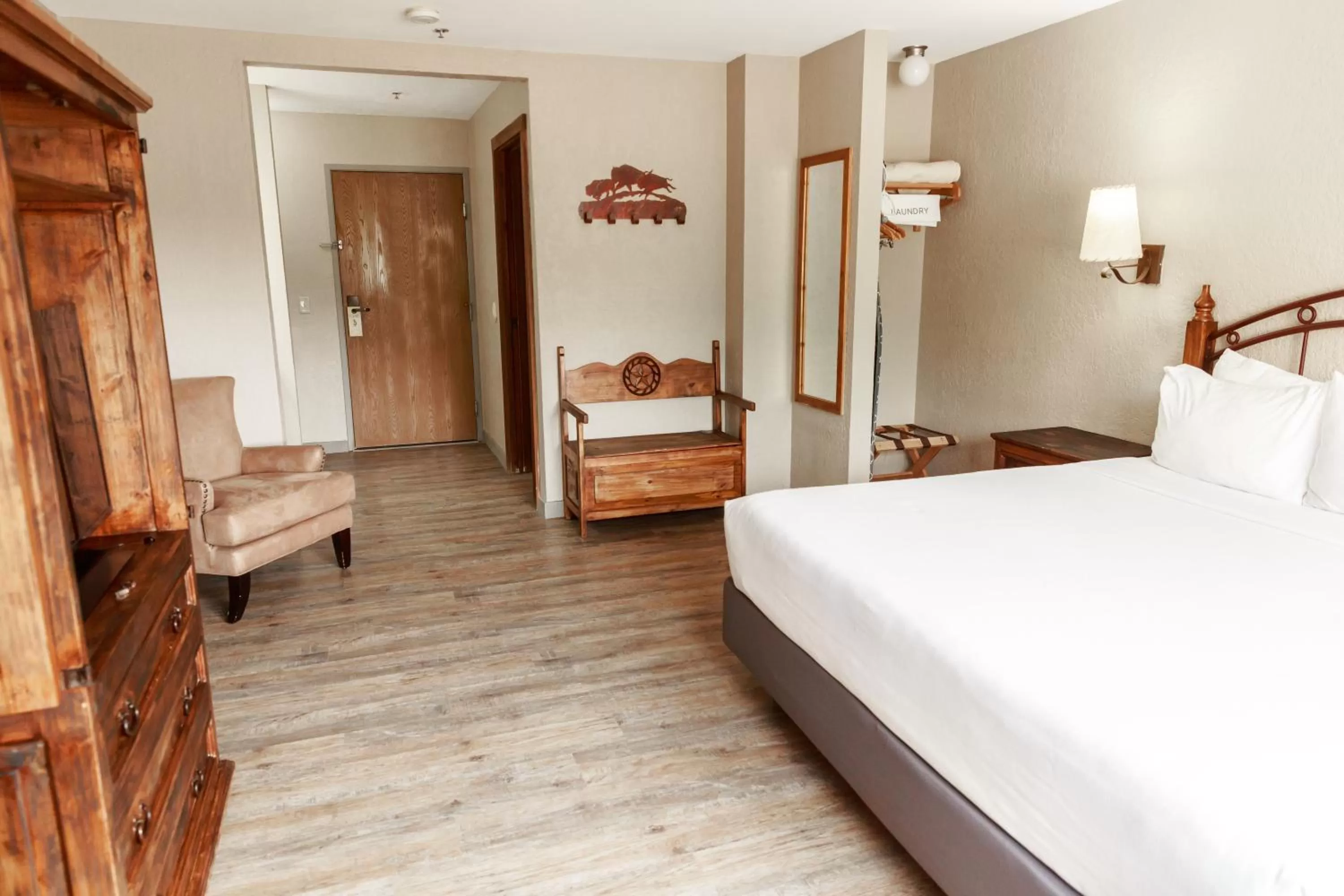 Photo of the whole room, Bed in Aarchway Inn