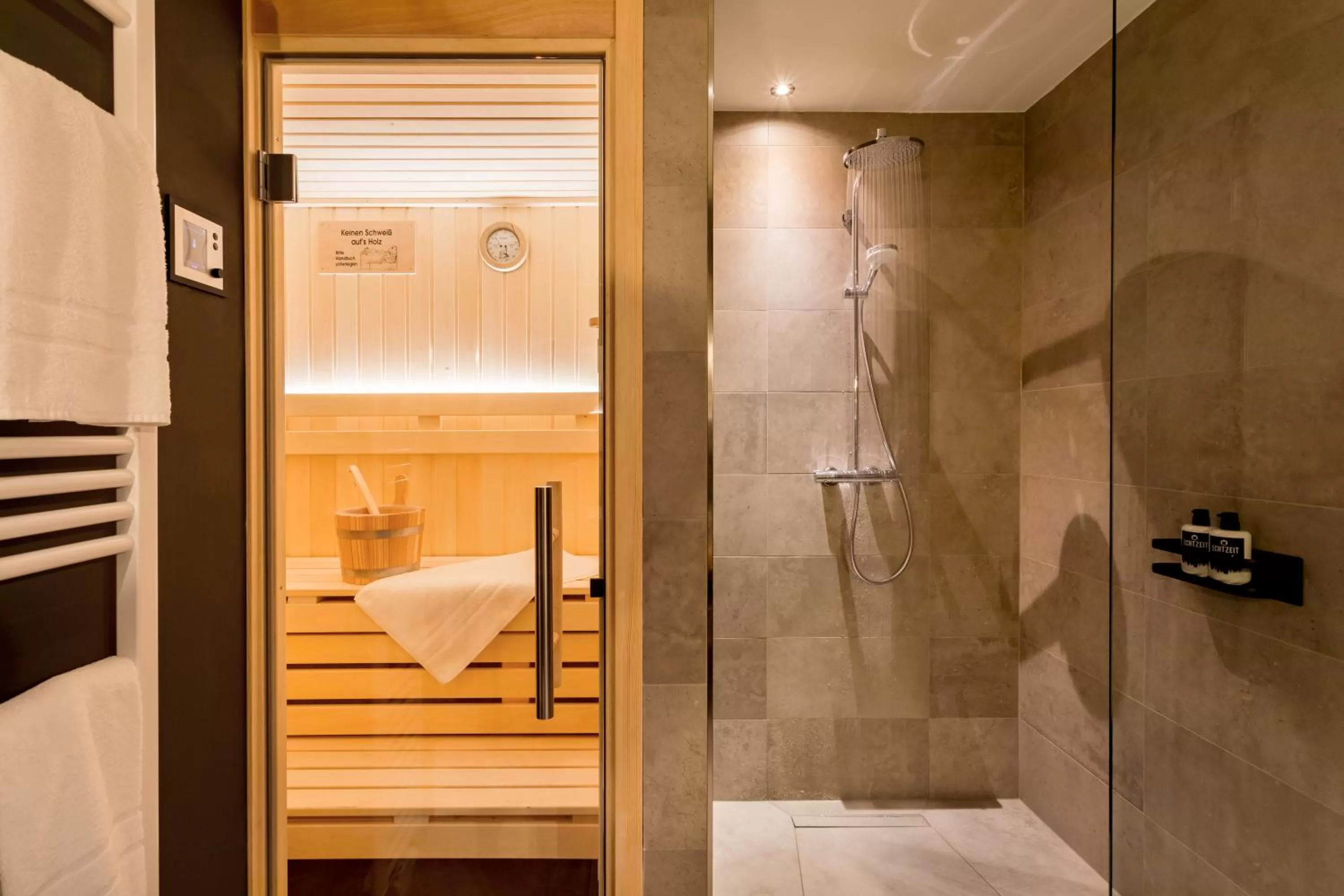 Sauna, Bathroom in EchtZeit - Dein Hotelquartier