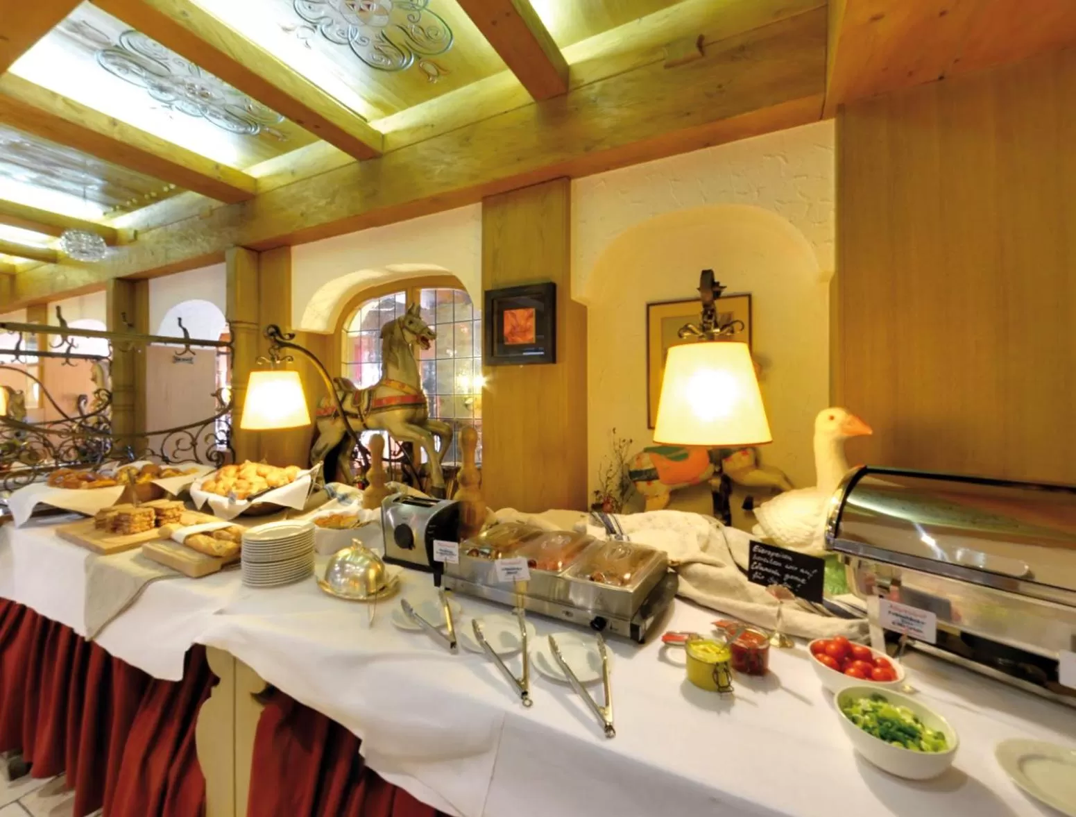 Buffet breakfast in Ringhotel Alpenhof - Patchworkhotel