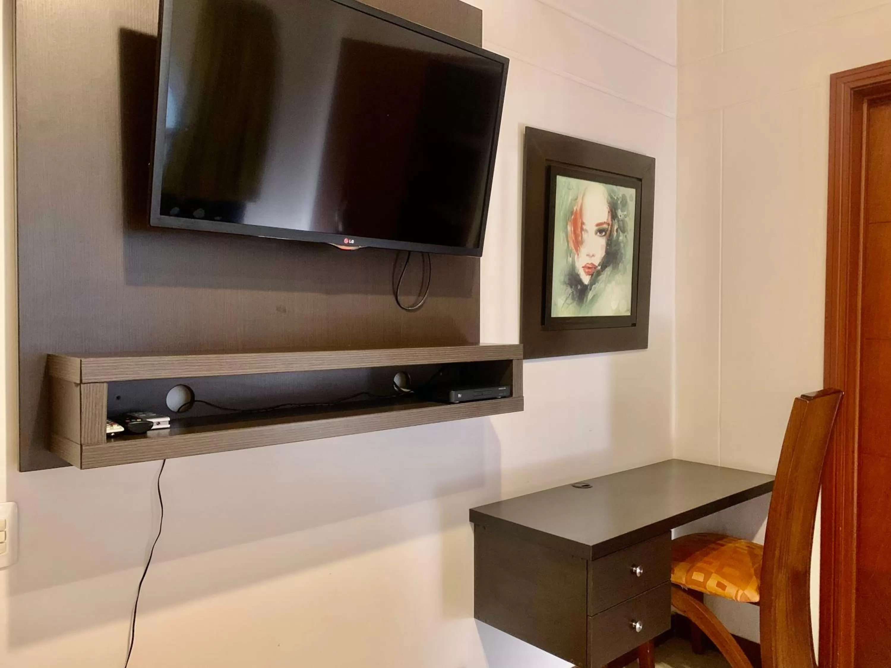 TV and multimedia, TV/Entertainment Center in Hotel Serenity Suites Casa Boutique