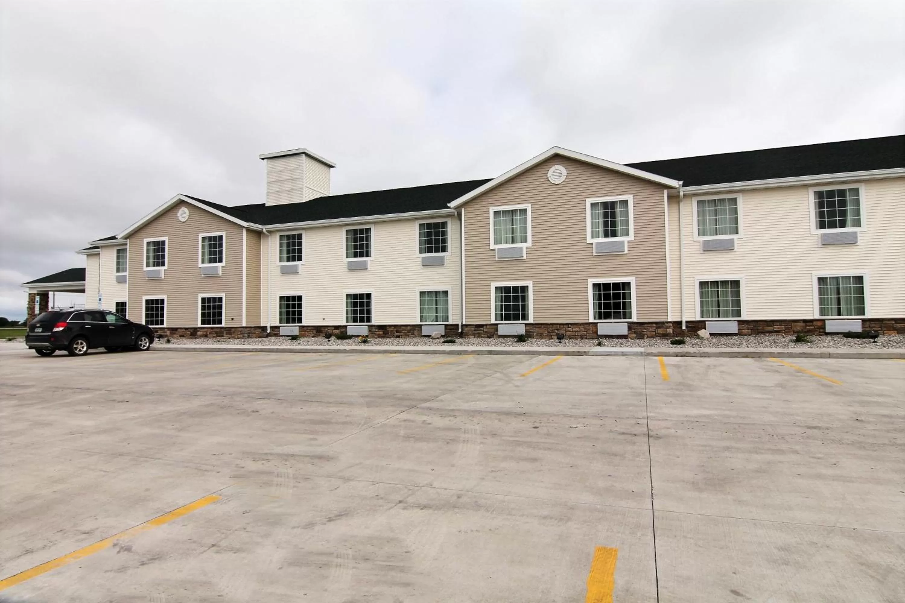Property Building in Cobblestone Hotel and Suites - Crookston