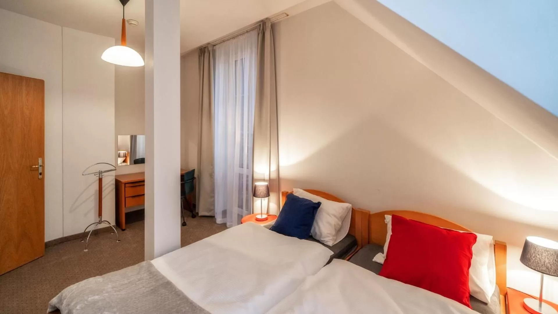 Photo of the whole room, Bed in Gronie Ski & Bike