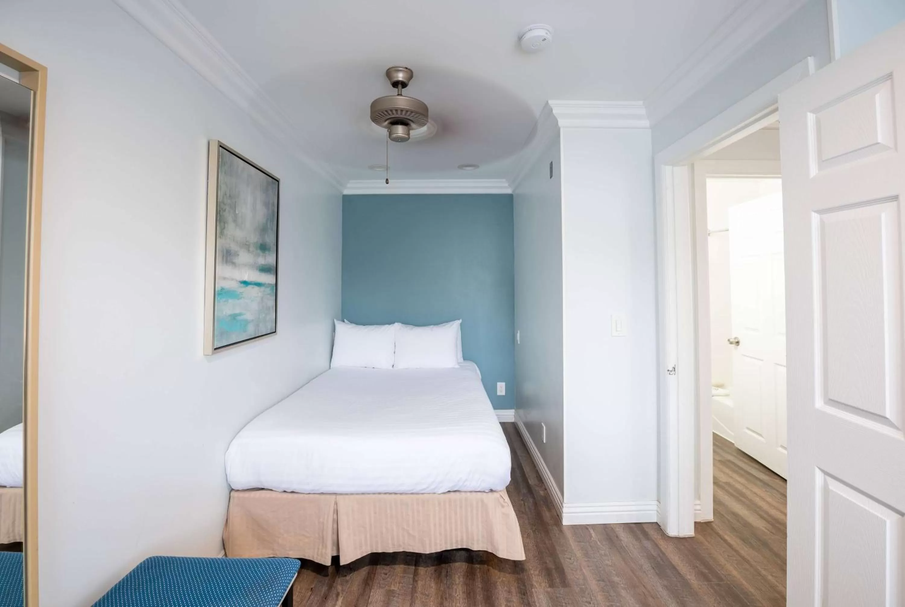 Photo of the whole room, Bed in Ramada by Wyndham Redondo Beach