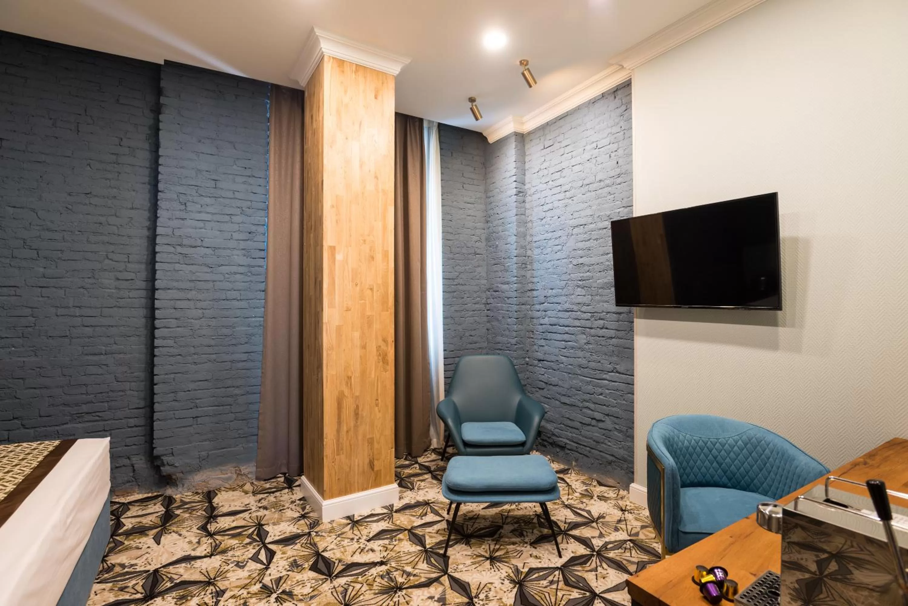 TV and multimedia in Grand Opera Hotel