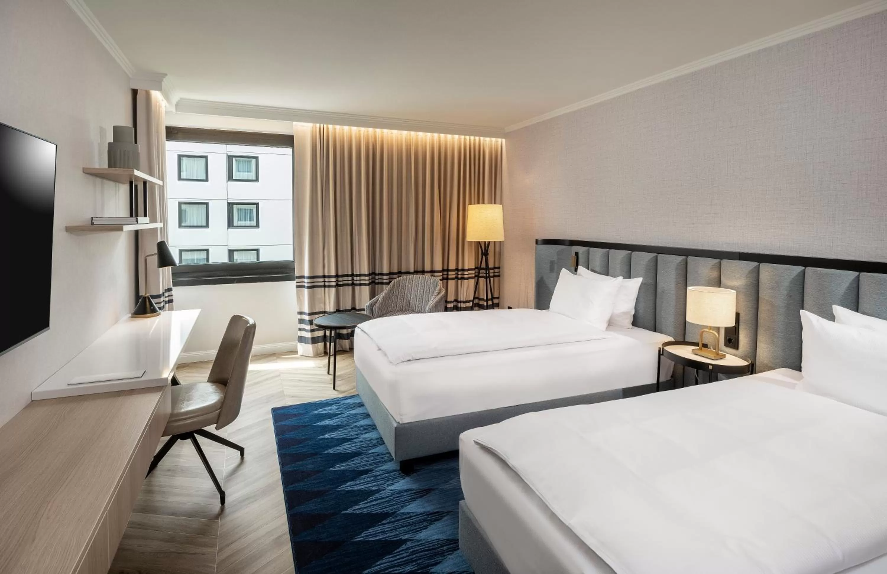 TV and multimedia, Bed in DoubleTree by Hilton Berlin Ku'damm