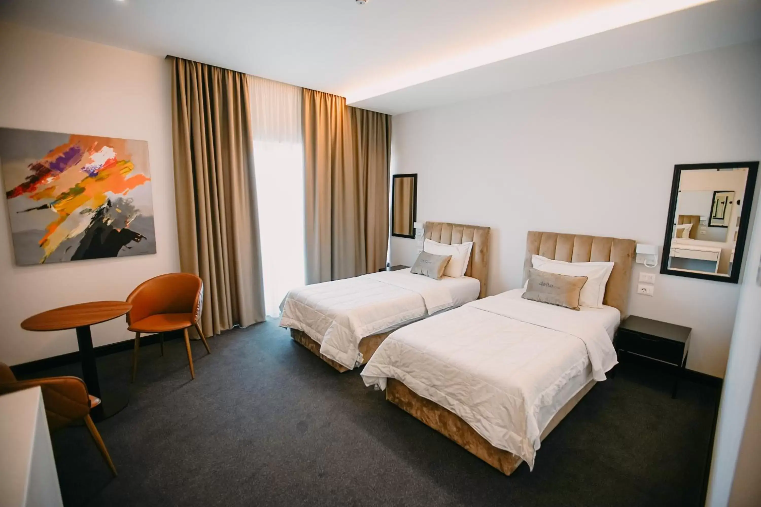 Standard Twin Room in Hotel Delta Premium Standard Twin Room in Hotel Delta Premium