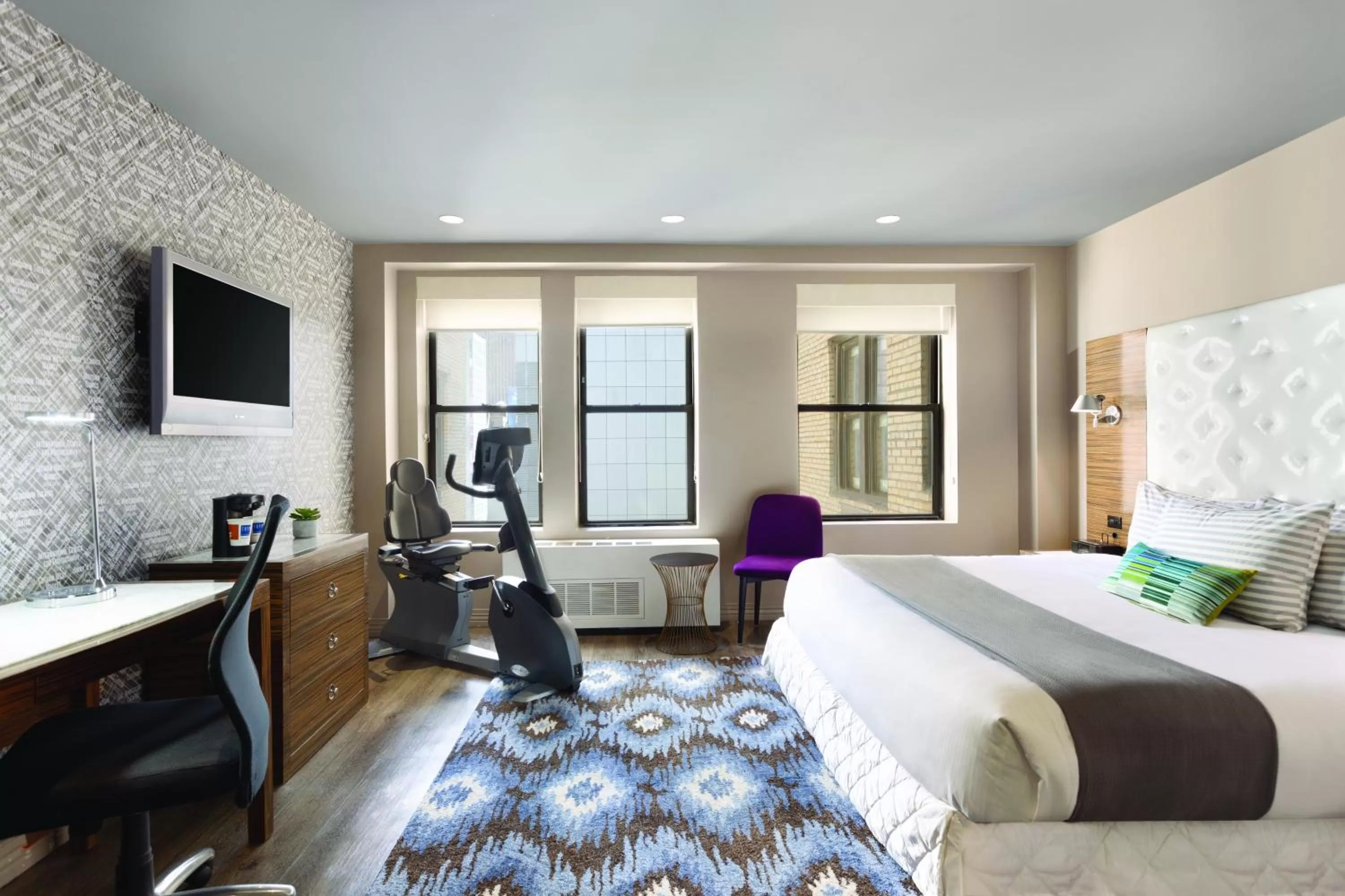 Photo of the whole room, Bed in The Gallivant Times Square