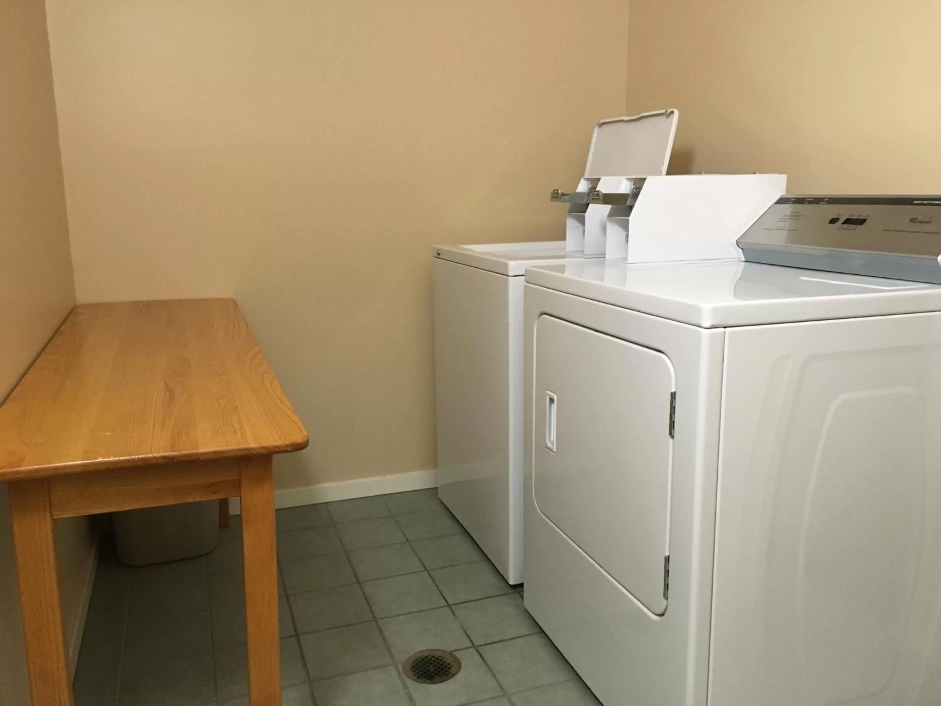 Area and facilities in Cabot Inn & Suites