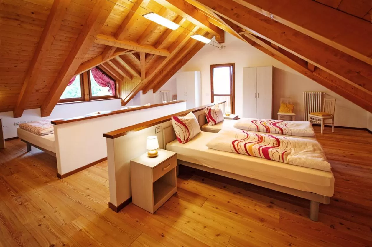 Day, Bed in Albergo Diffuso Tolmezzo