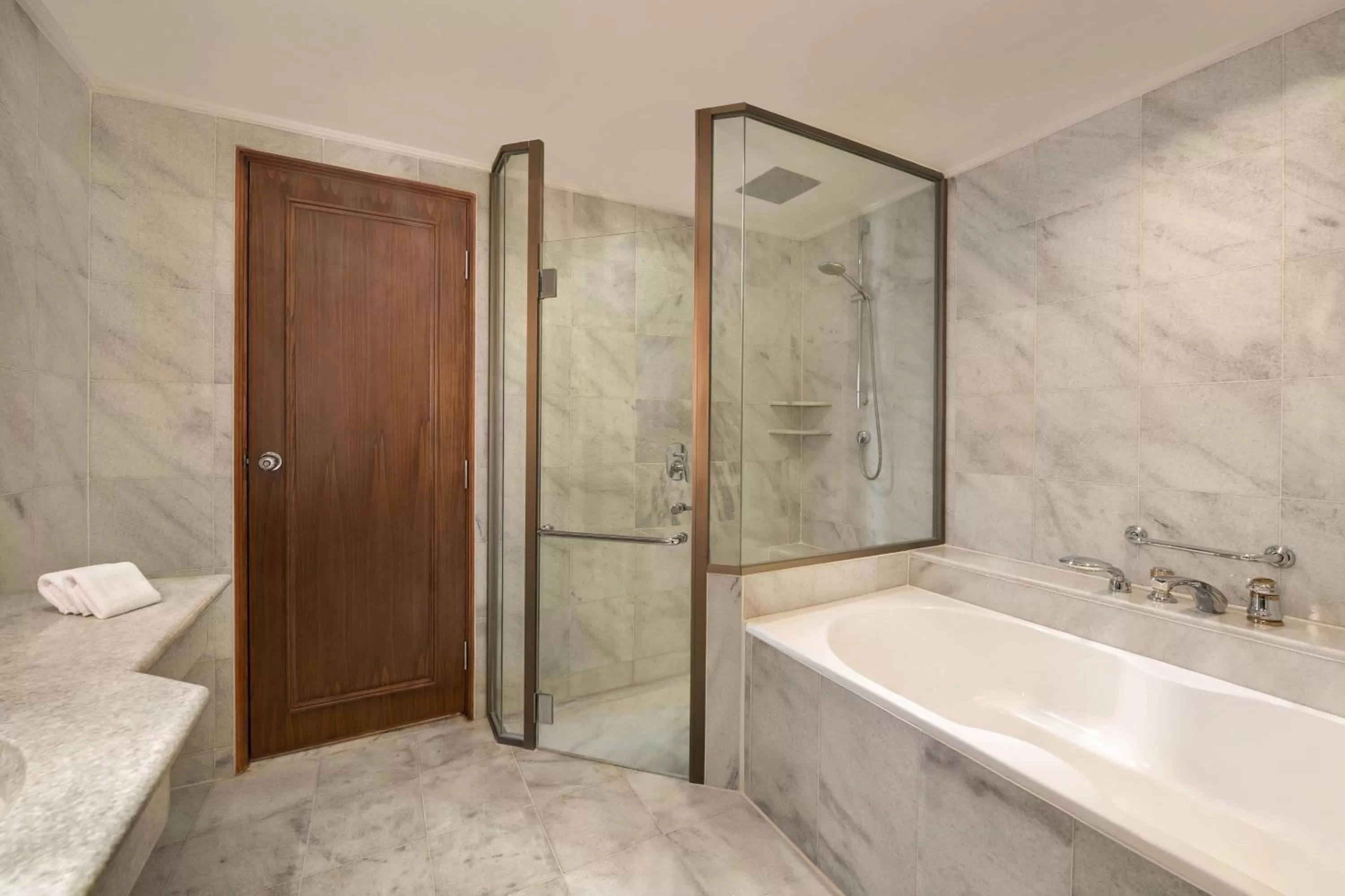 Bathroom in Le Meridien Jakarta