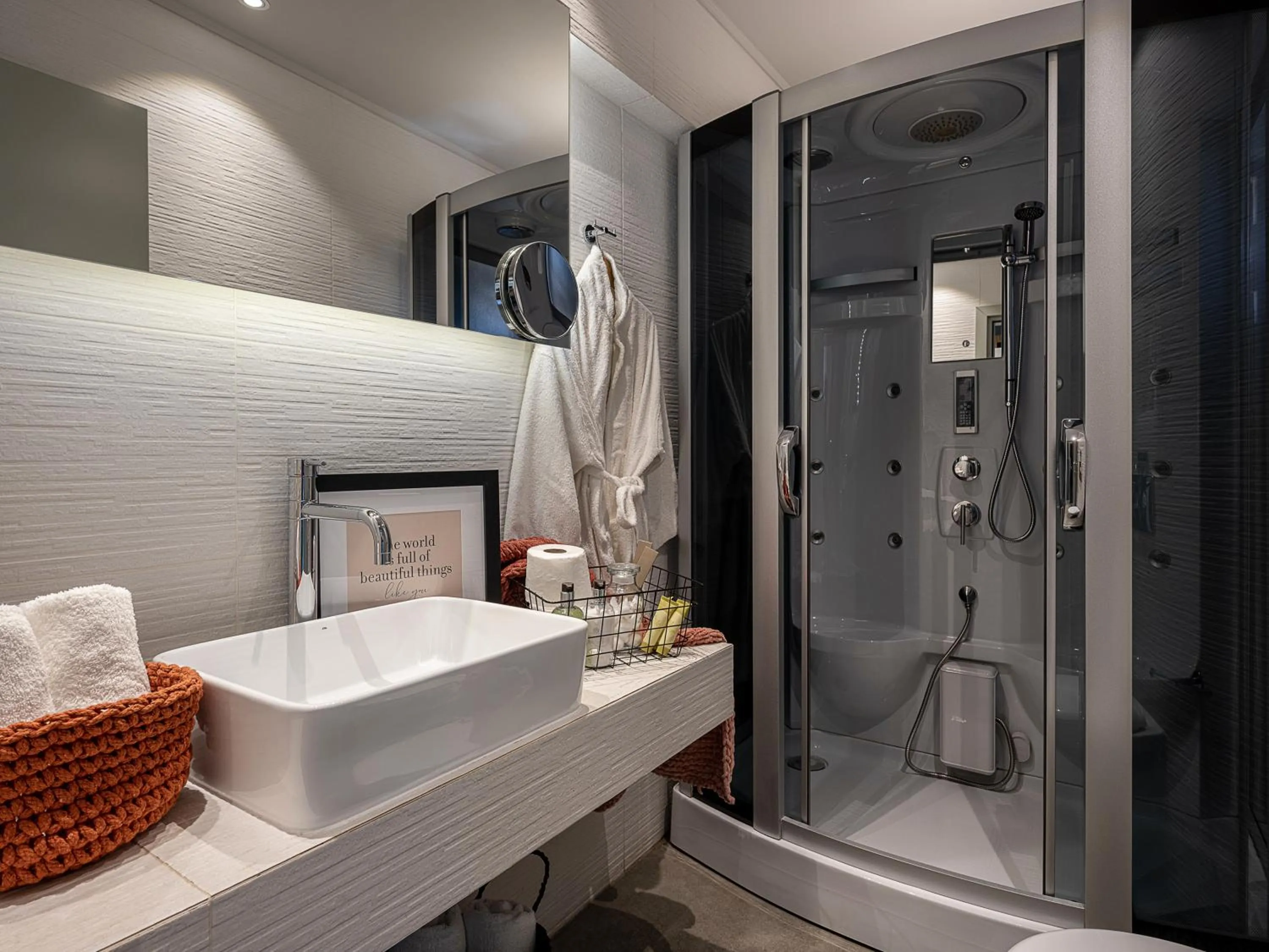 Shower in Elia Bettolo Hotel