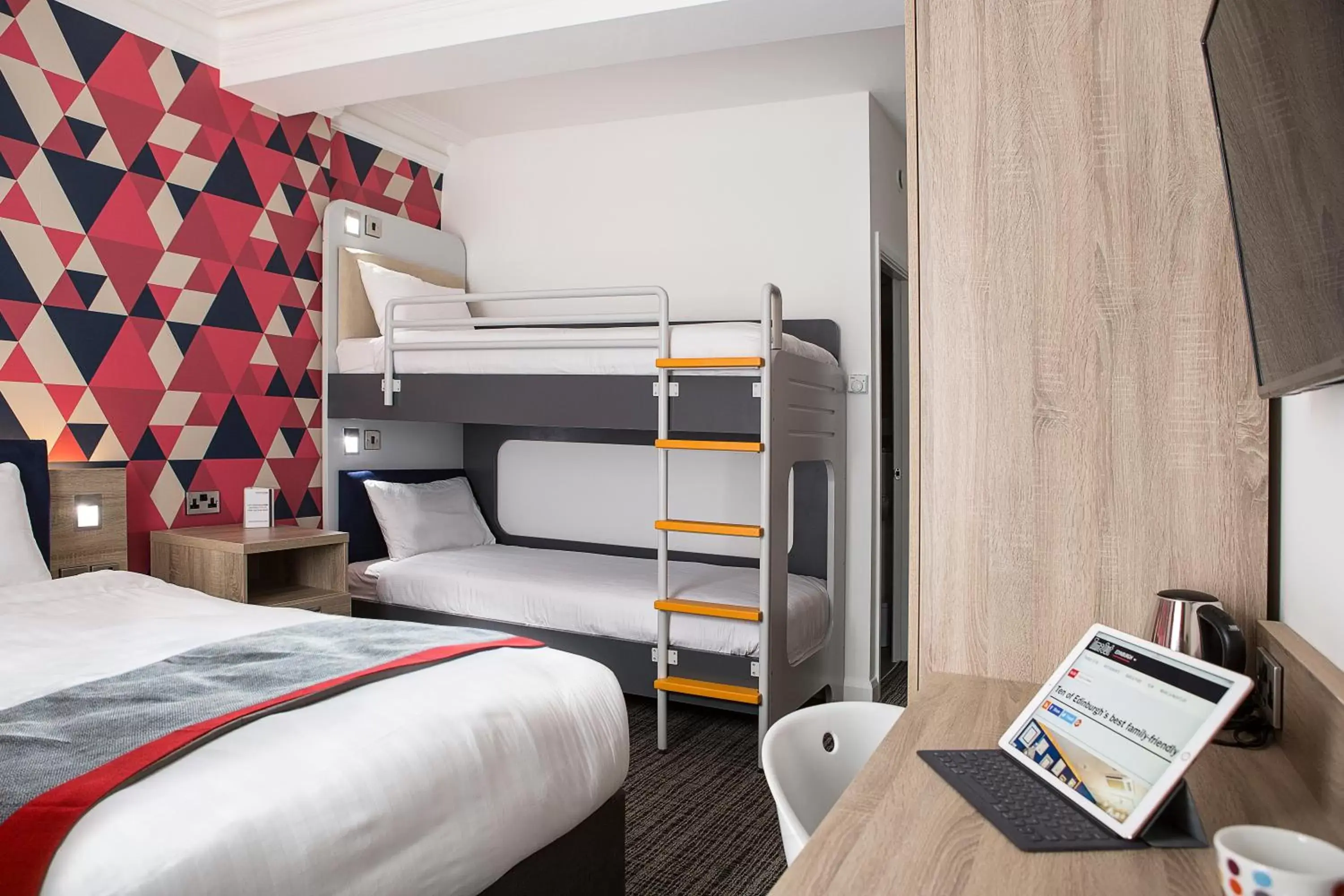 Family Room (2 Adults + 2 Children) in Cityroomz Edinburgh Family Room (2 Adults + 2 Children) in Cityroomz Edinburgh