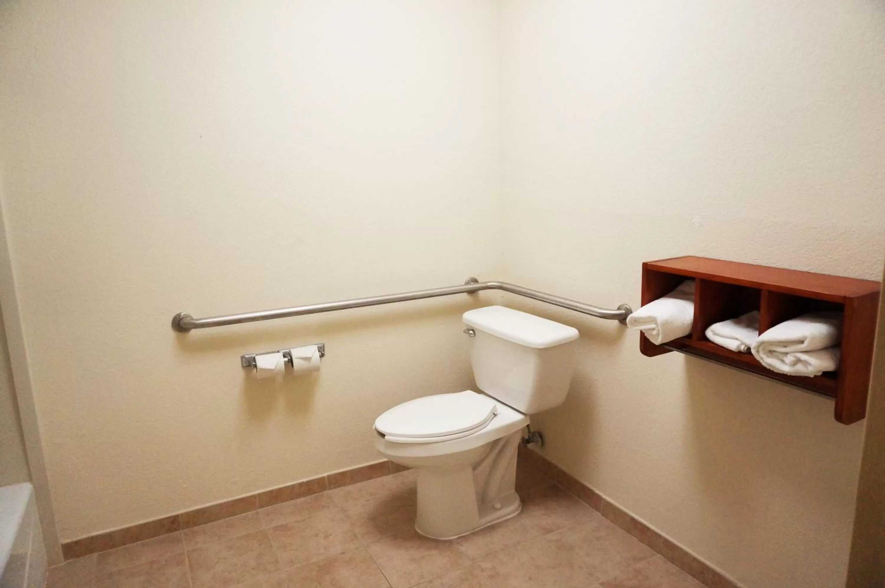 Howard Johnson by Wyndham Greensboro Near the Coliseum