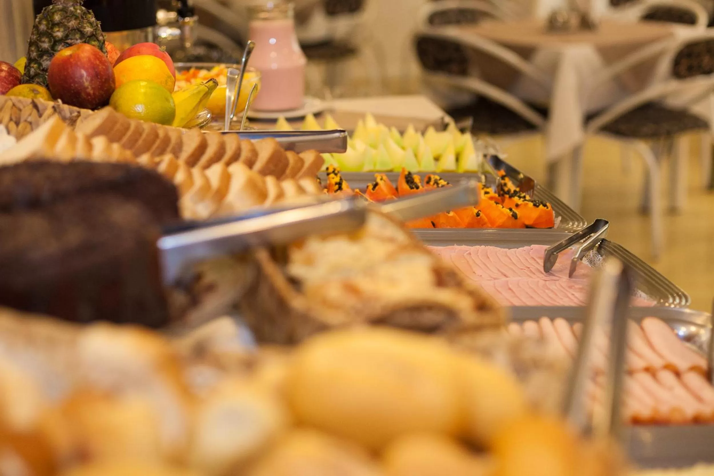 Area and facilities, Food in Tri Hotel Smart Caxias