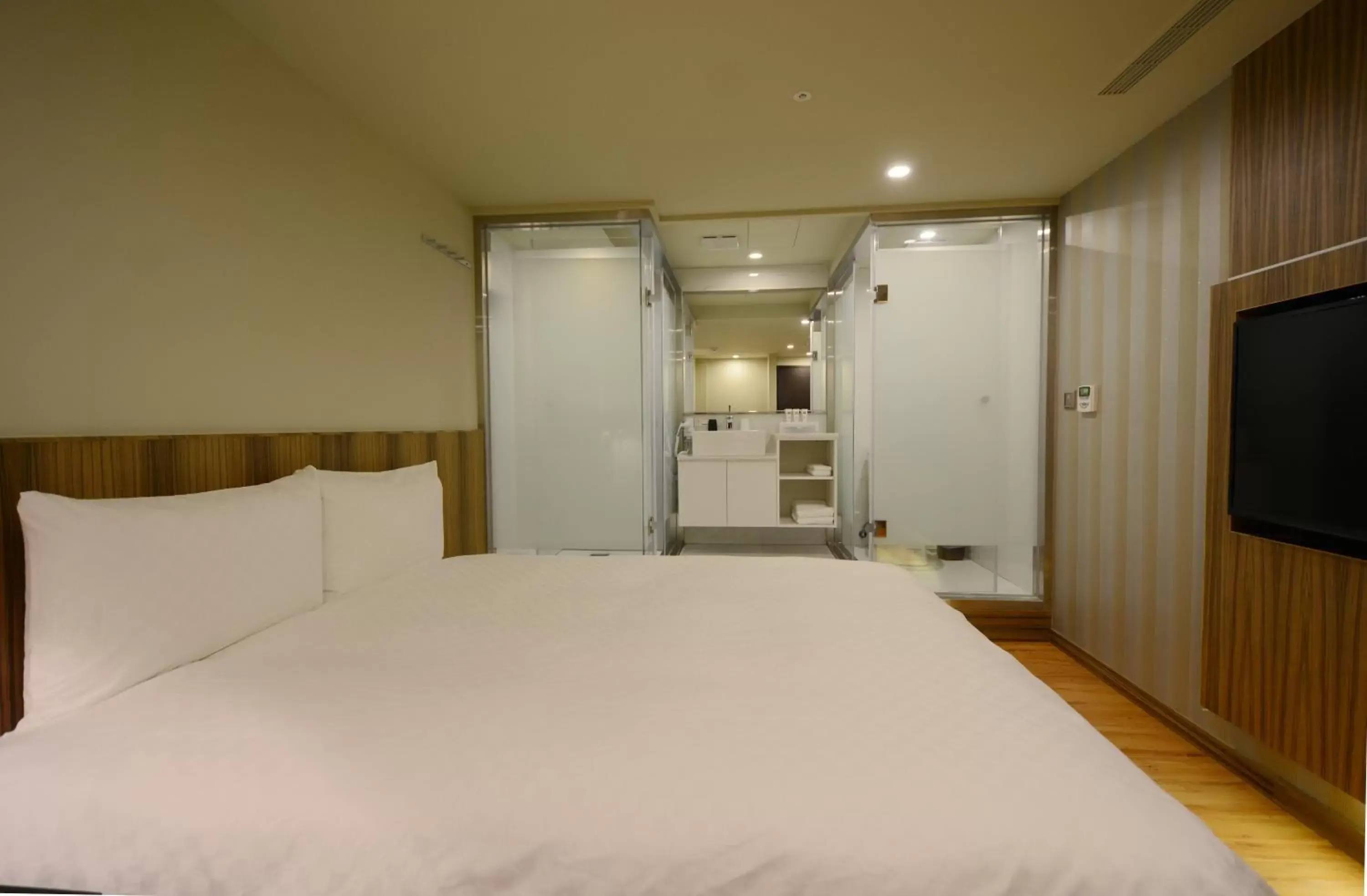 Standard Double Room(No Window) in Smile Inn - Taipei Main Station Standard Double Room(No Window) in Smile Inn - Taipei Main Station