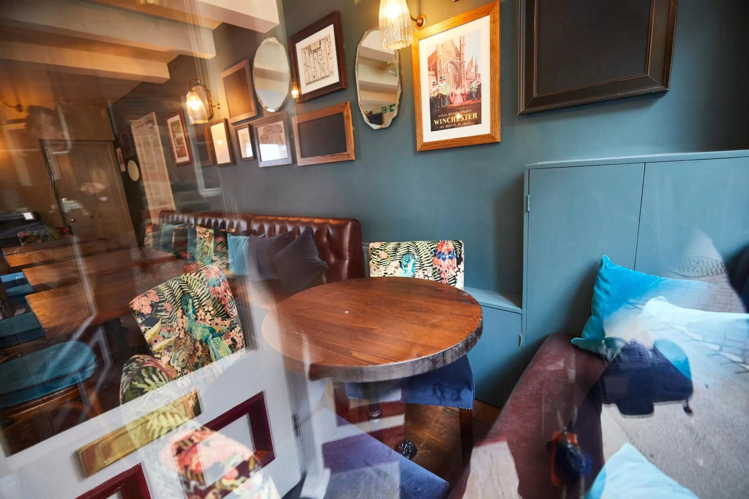 Restaurant/places to eat in Wykeham Arms