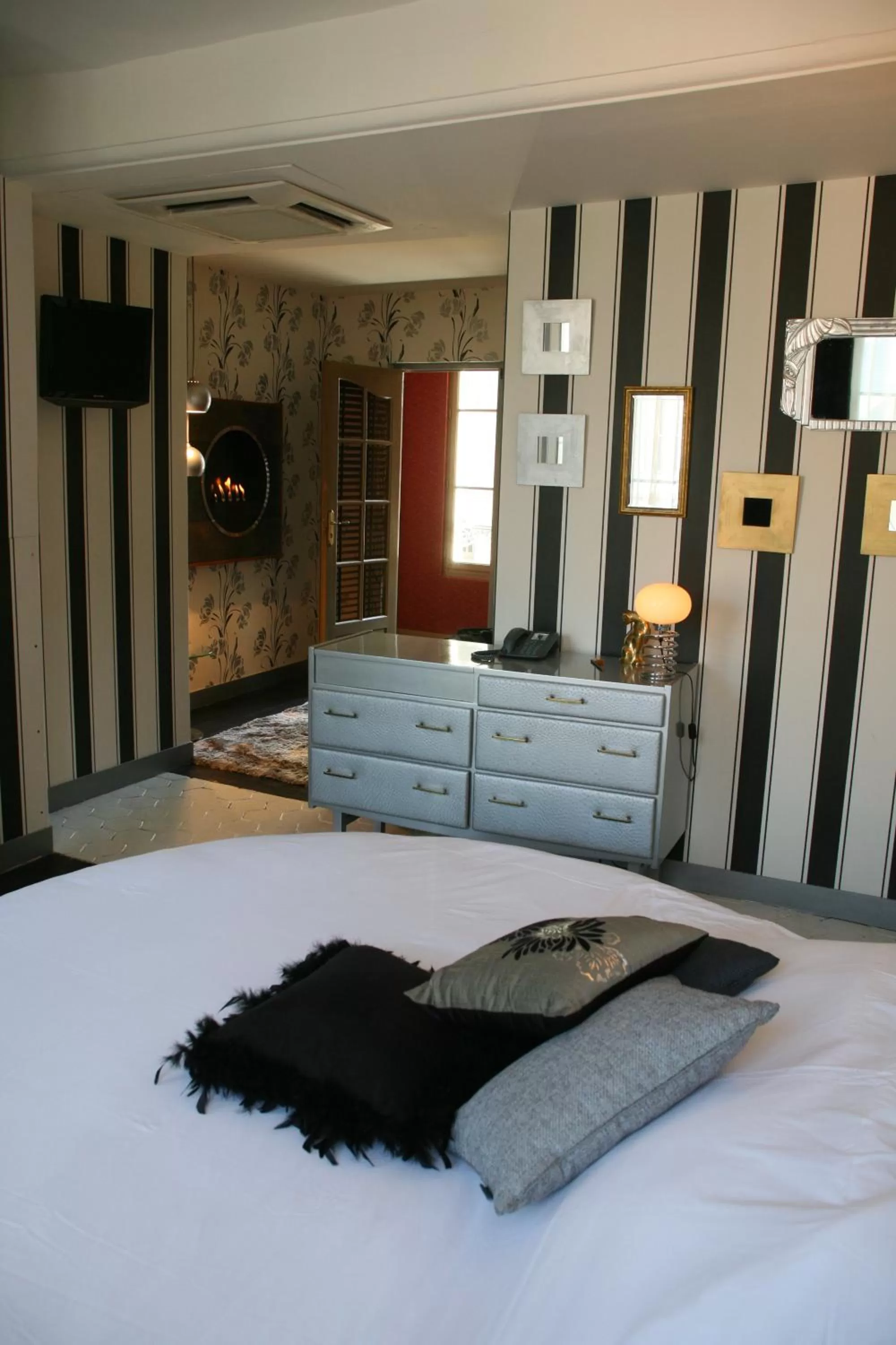 Photo of the whole room, Bed in Le Parvis