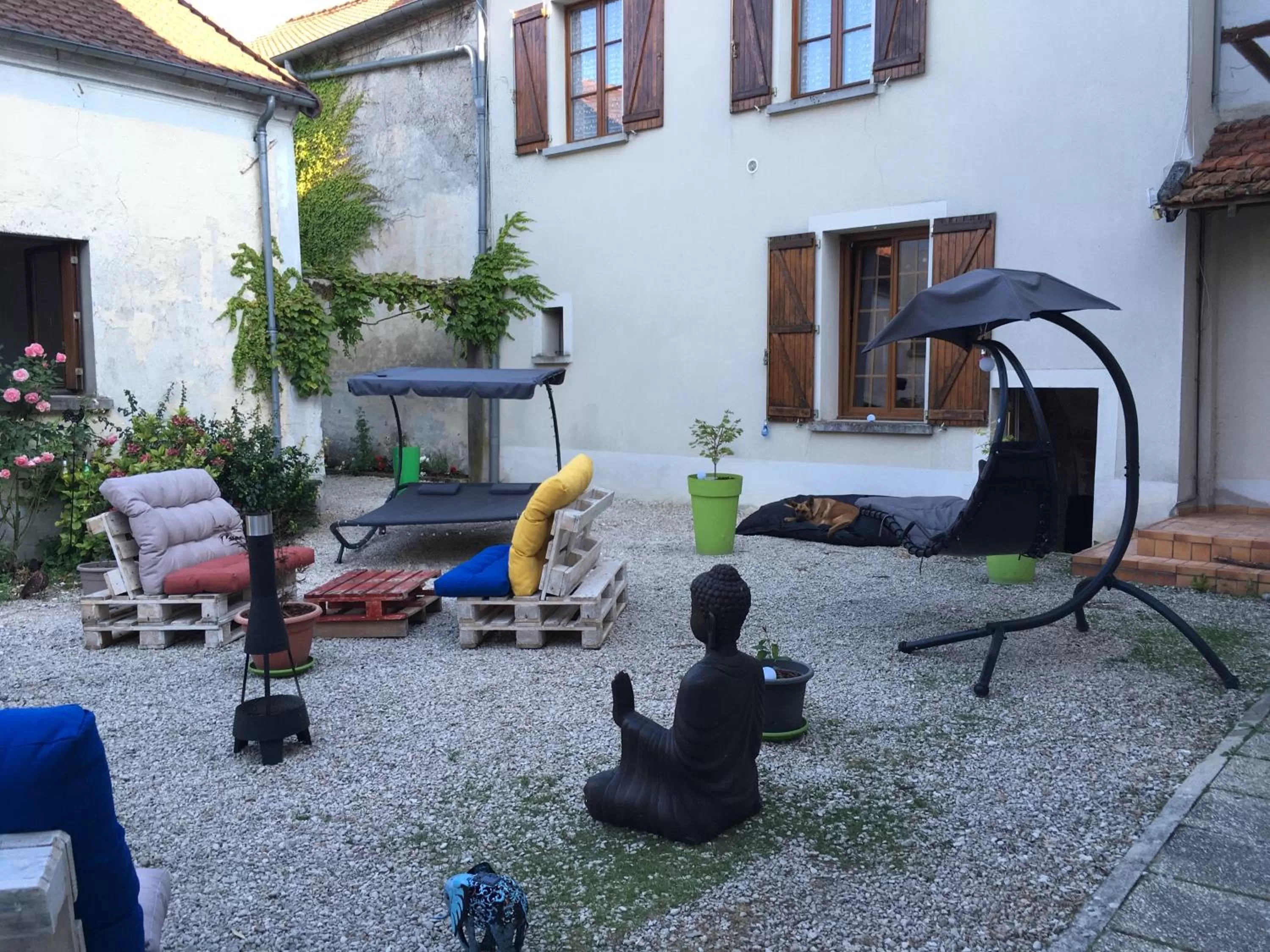 Patio in L auberge du lion d or