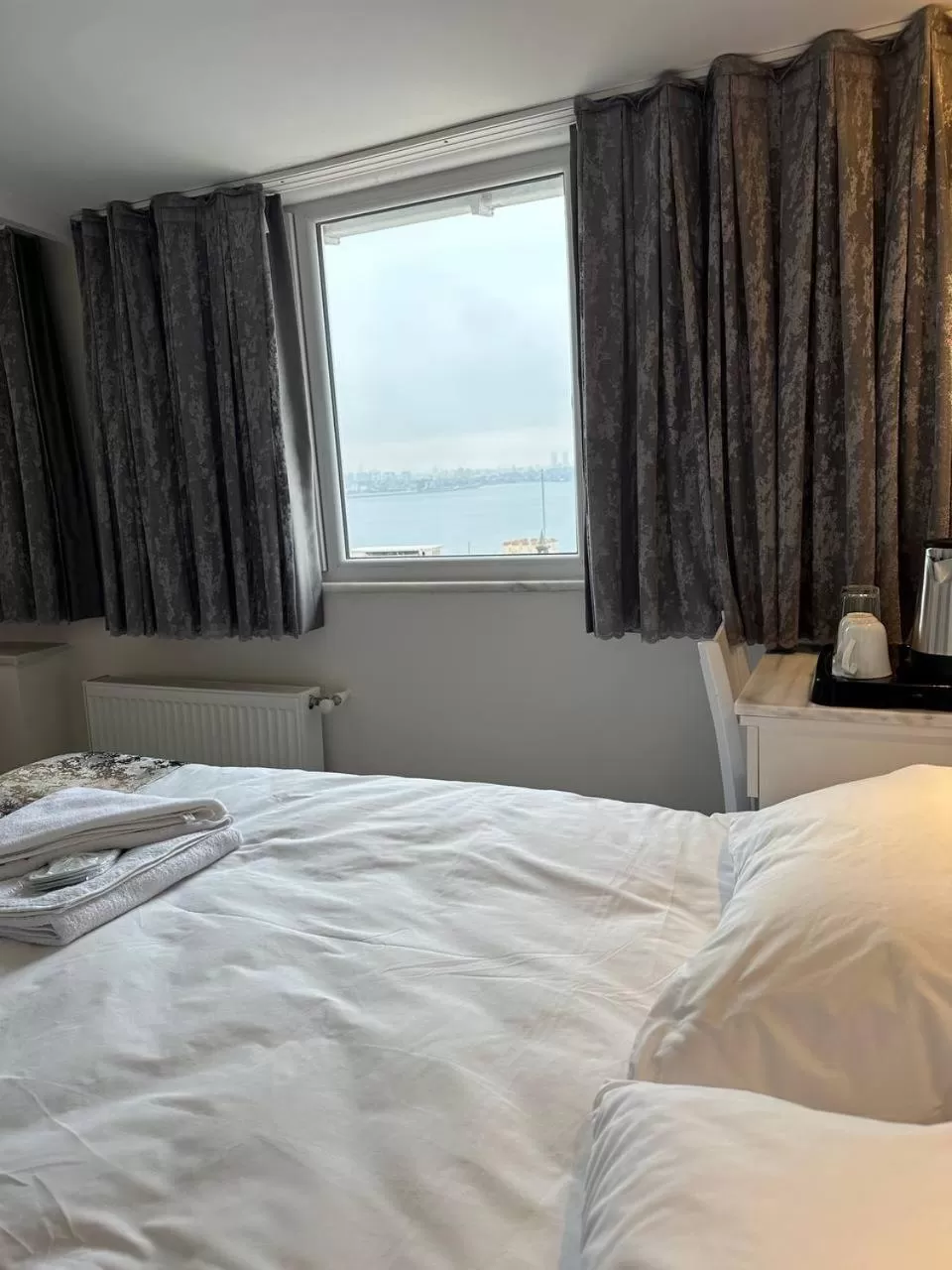 View (from property/room), Bed in Hanedan Hotel