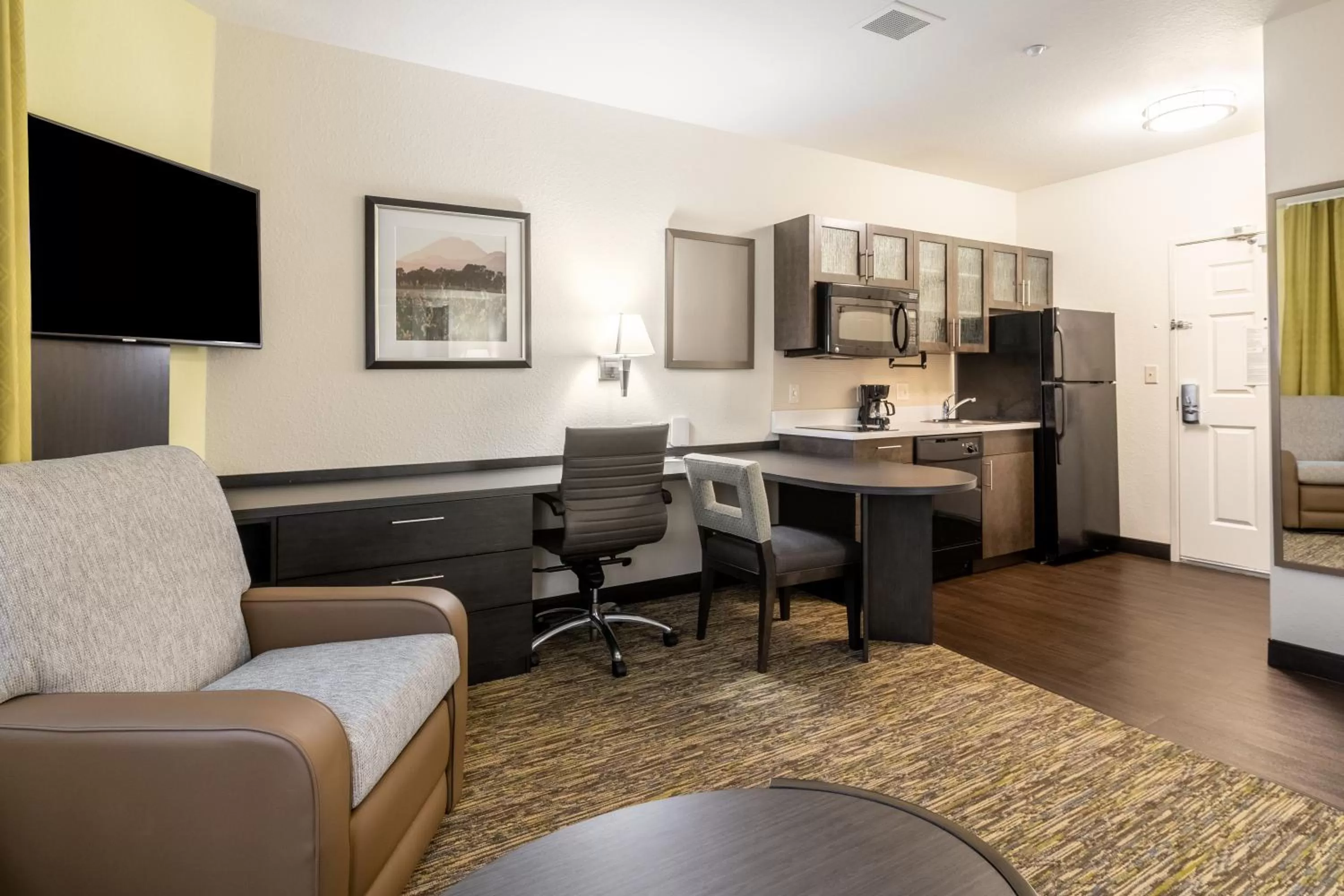 TV and multimedia in Candlewood Suites Portland Airport by IHG