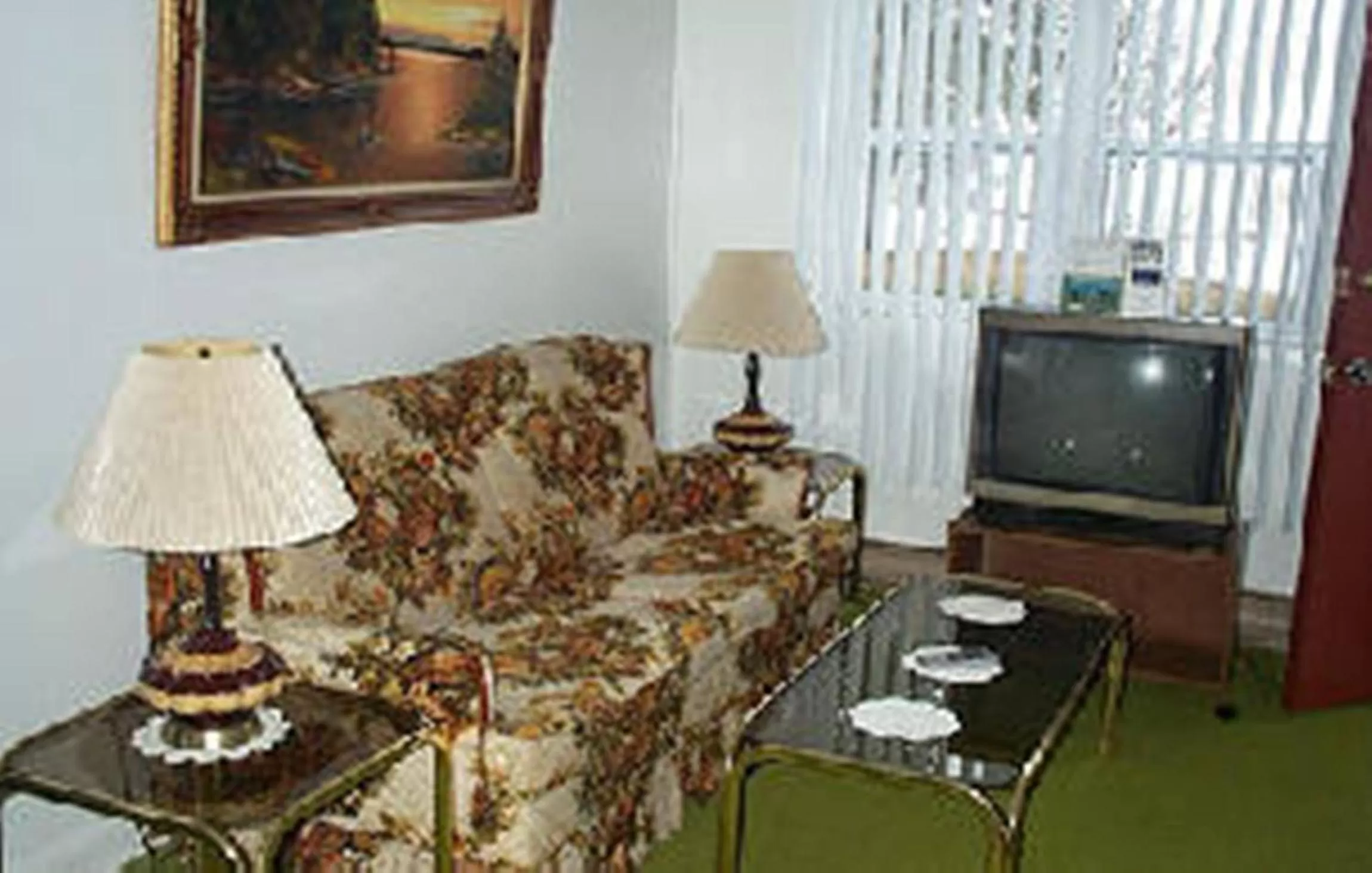 Living room in Johnstown Motel