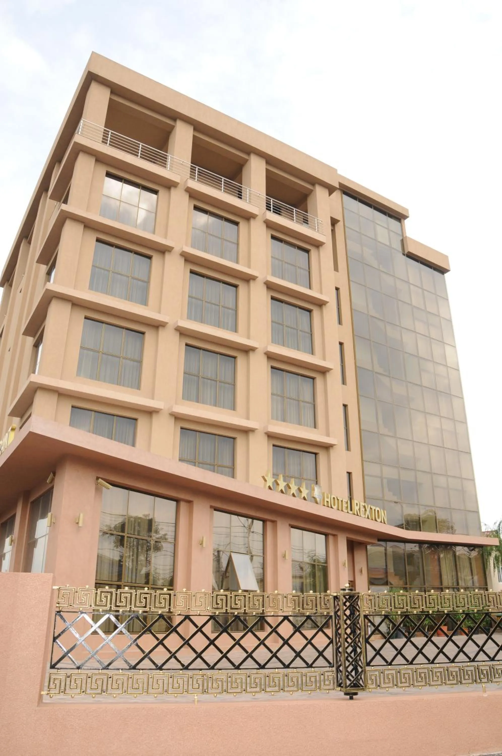 Facade/entrance in Hotel Rexton