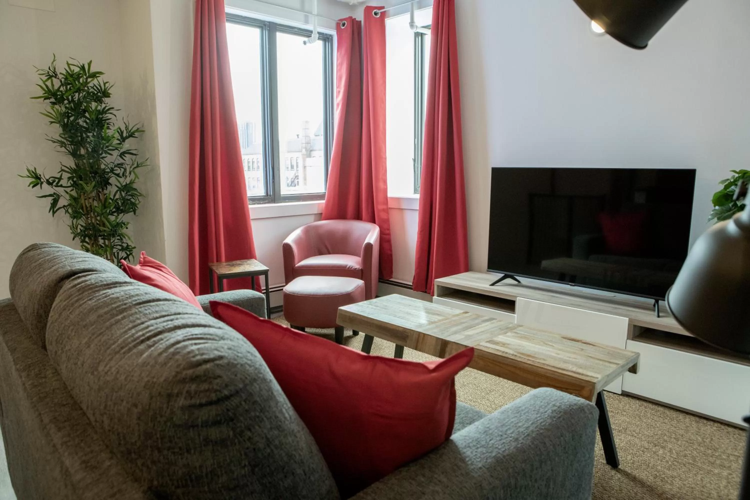 Cameo Hotel and Suites