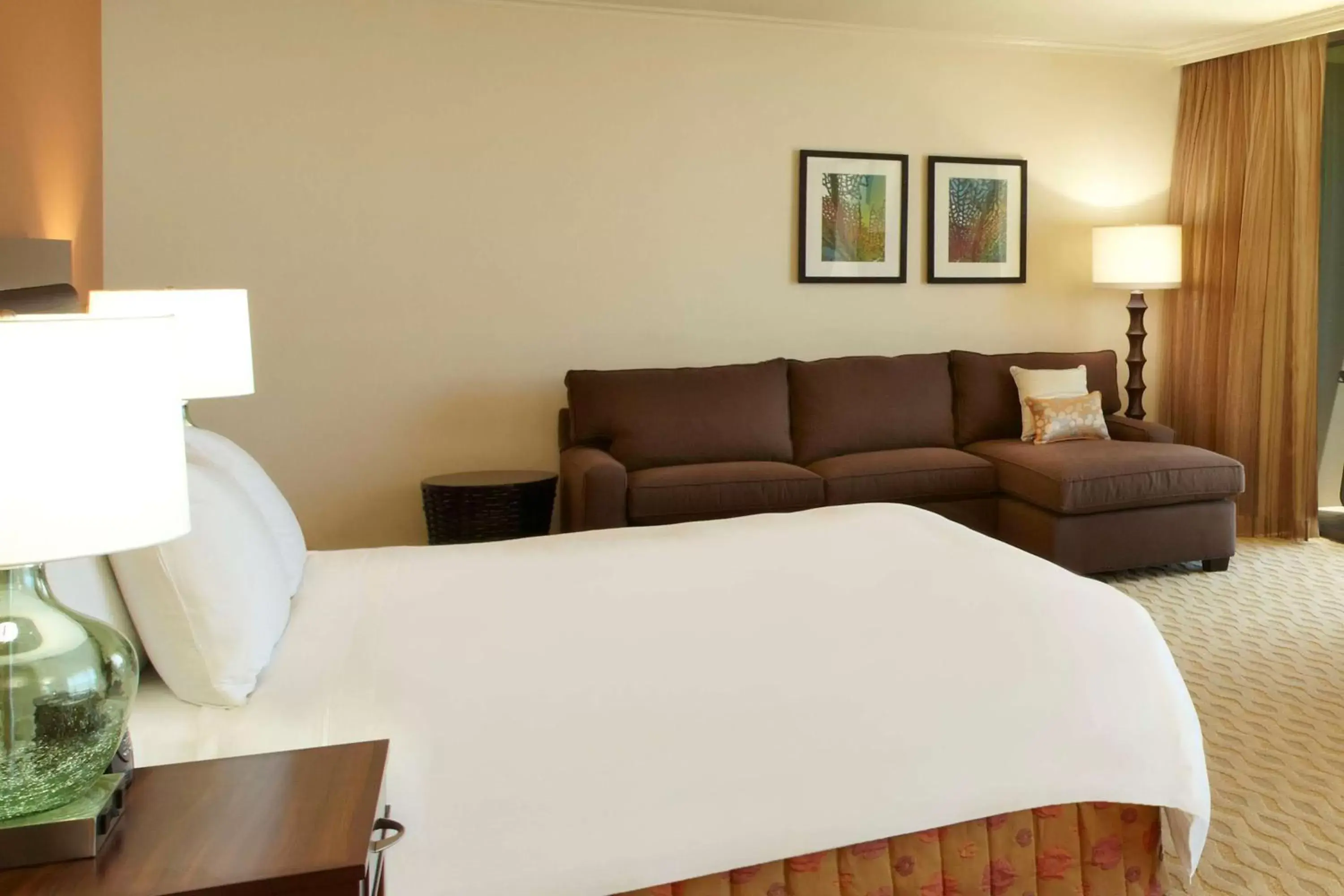 Rainbow Tower Ocean Front Junior Suite in Hilton Hawaiian Village Waikiki Beach Resort Rainbow Tower Ocean Front Junior Suite in Hilton Hawaiian Village Waikiki Beach Resort