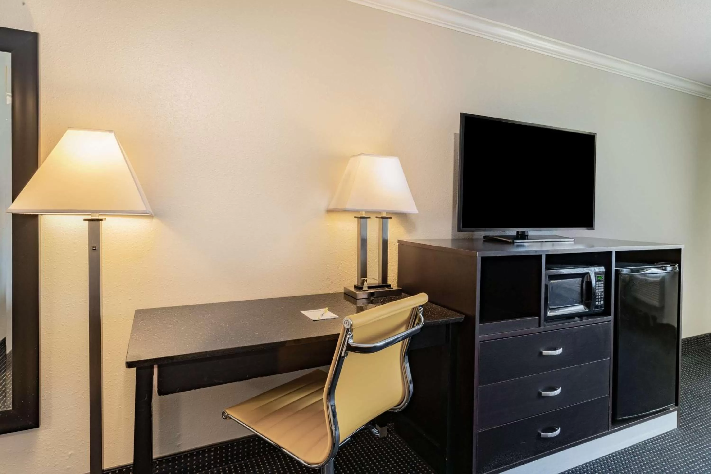 Bedroom in Days Inn by Wyndham Winnemucca