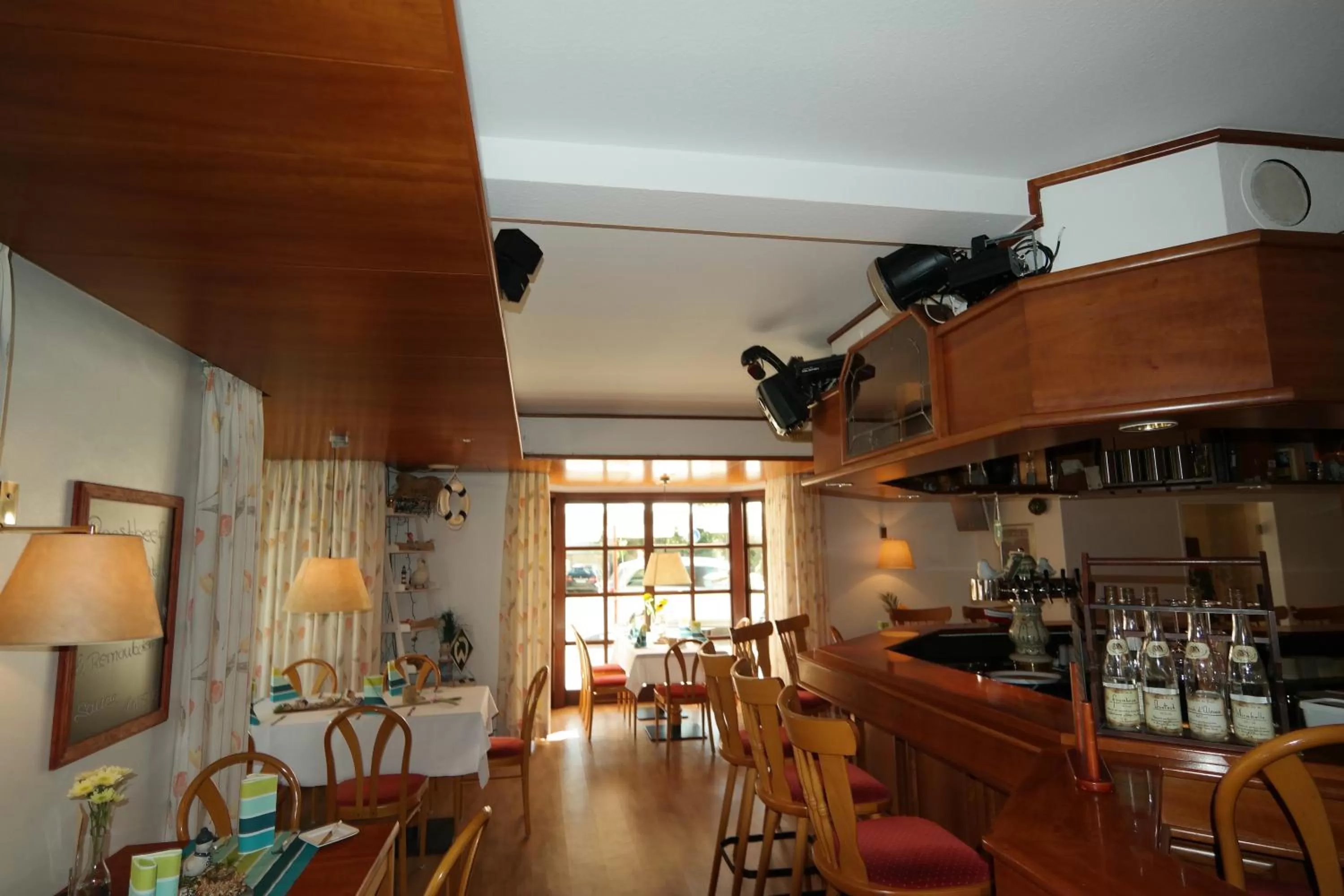 Restaurant/places to eat in Hotel Lindas