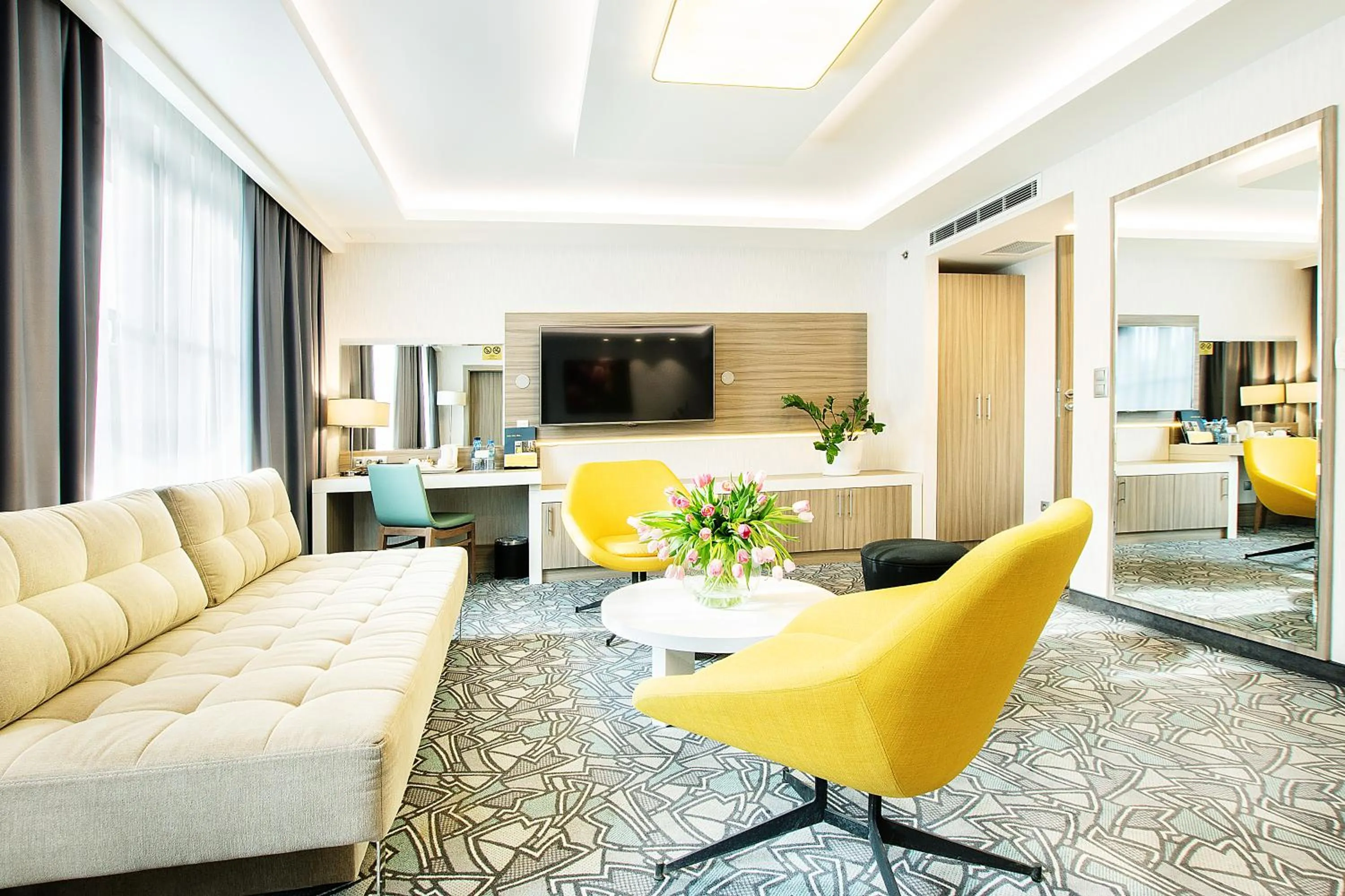 TV and multimedia in Golden Tulip Krakow Kazimierz