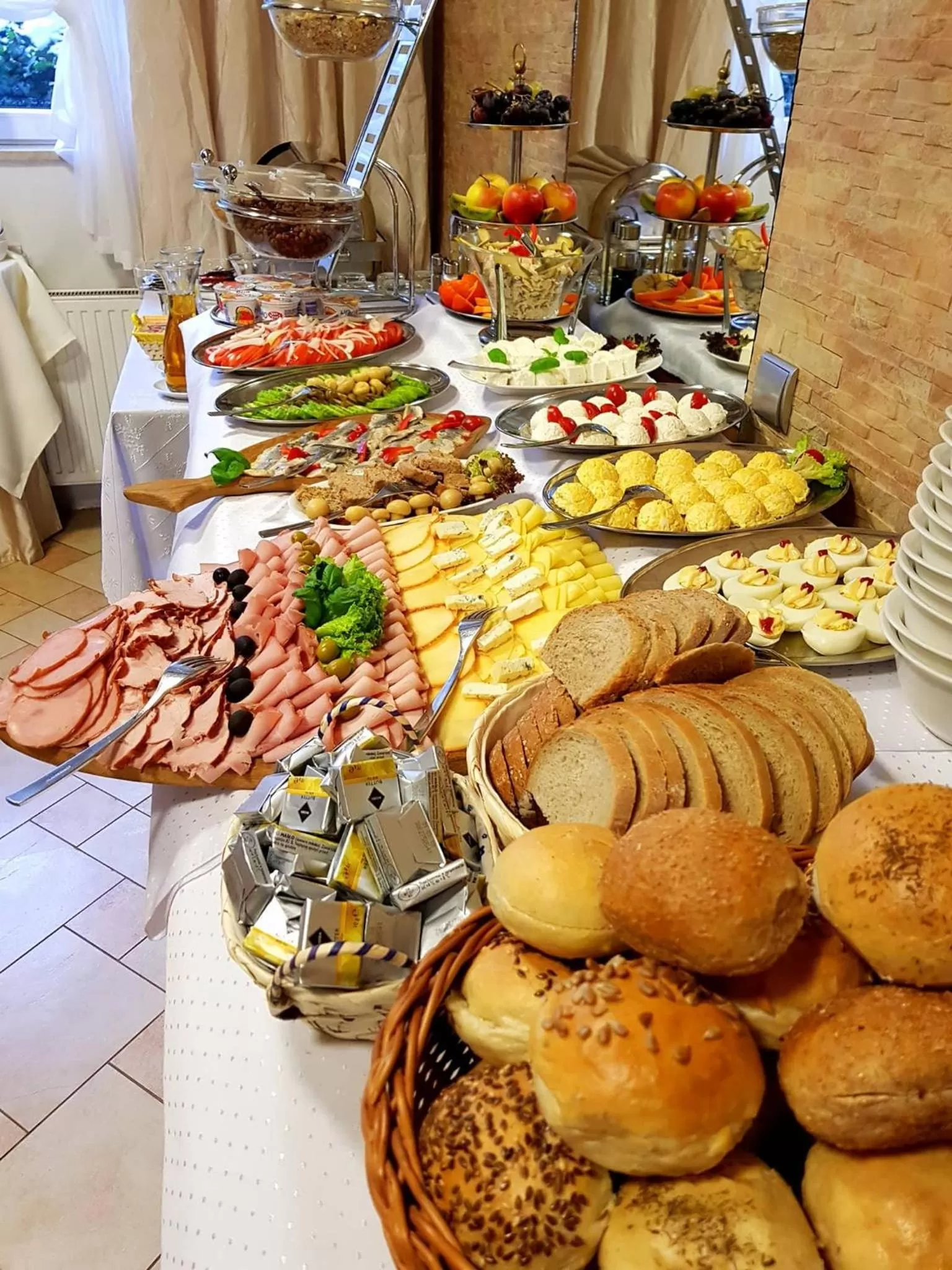 Buffet breakfast, Food in Centrum Green Hill Business & SPA