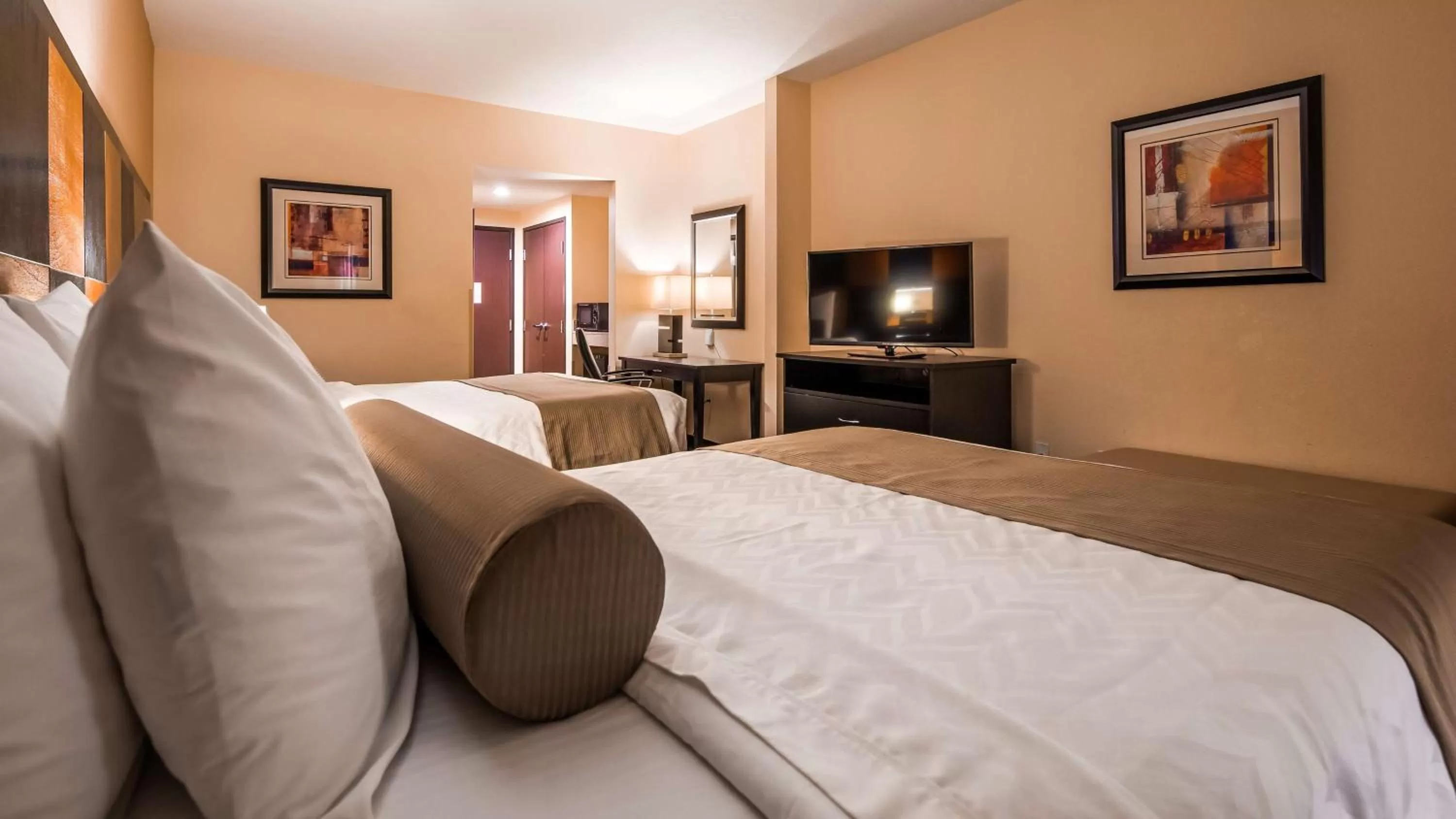 Queen Room with Two Queen Beds - Non-Smoking in Best Western Plus Airport Inn & Suites