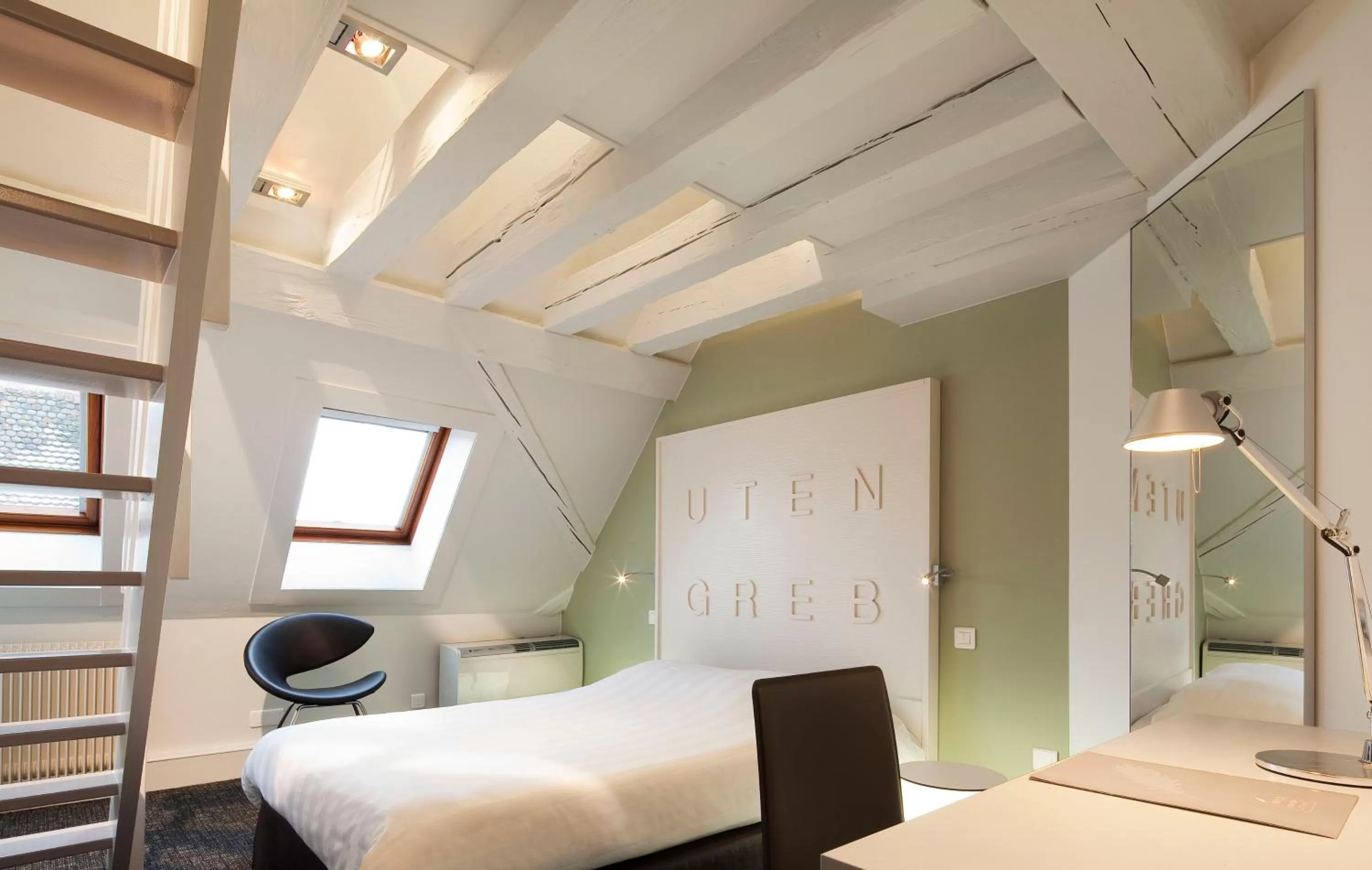 Photo of the whole room, Bed in Hôtel Gutenberg
