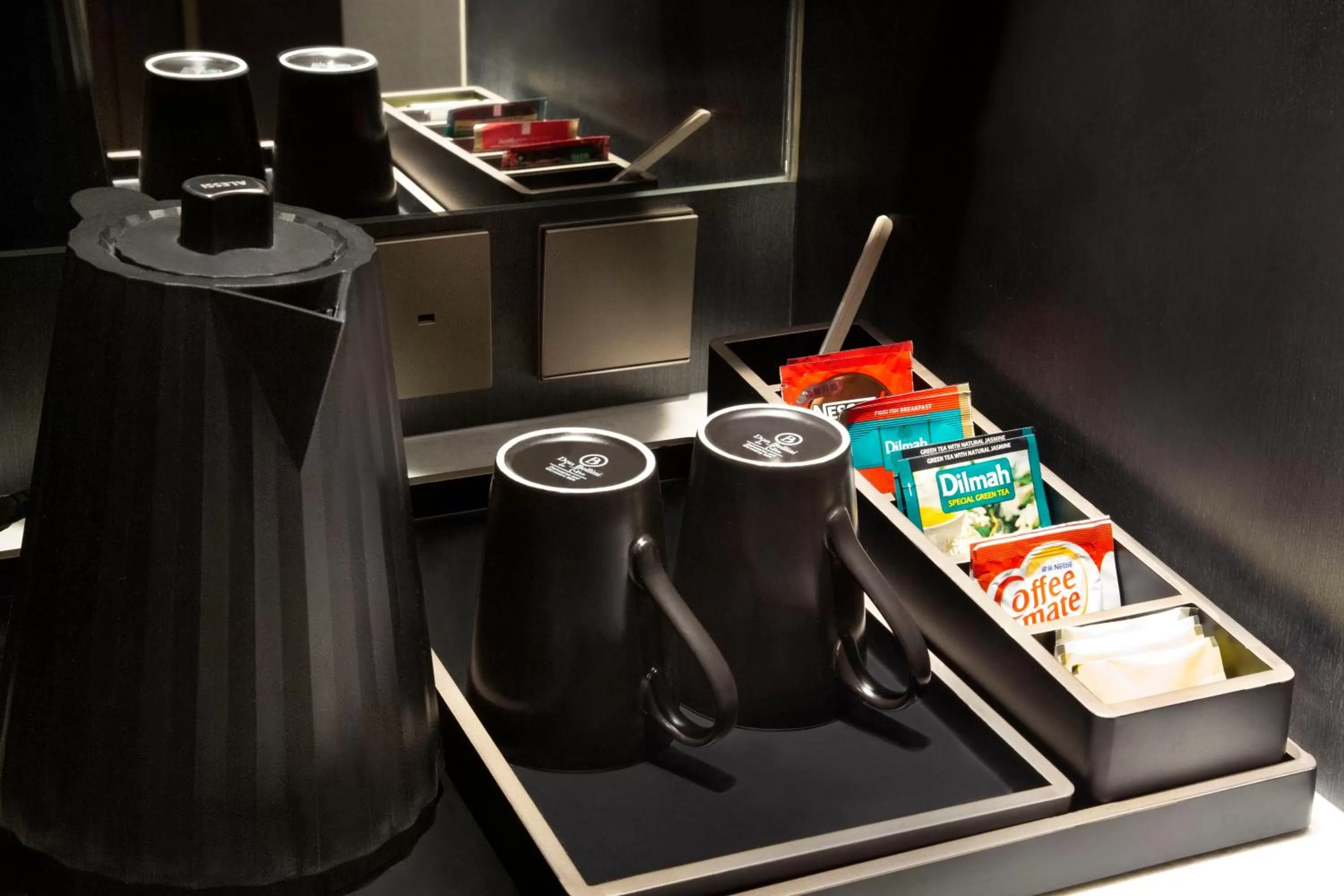 Coffee/tea facilities in Royal Park Hotel