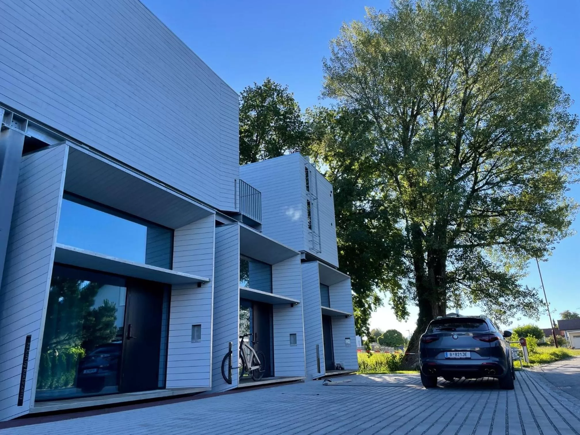 Property building in Chalet Park by Maier Höchst