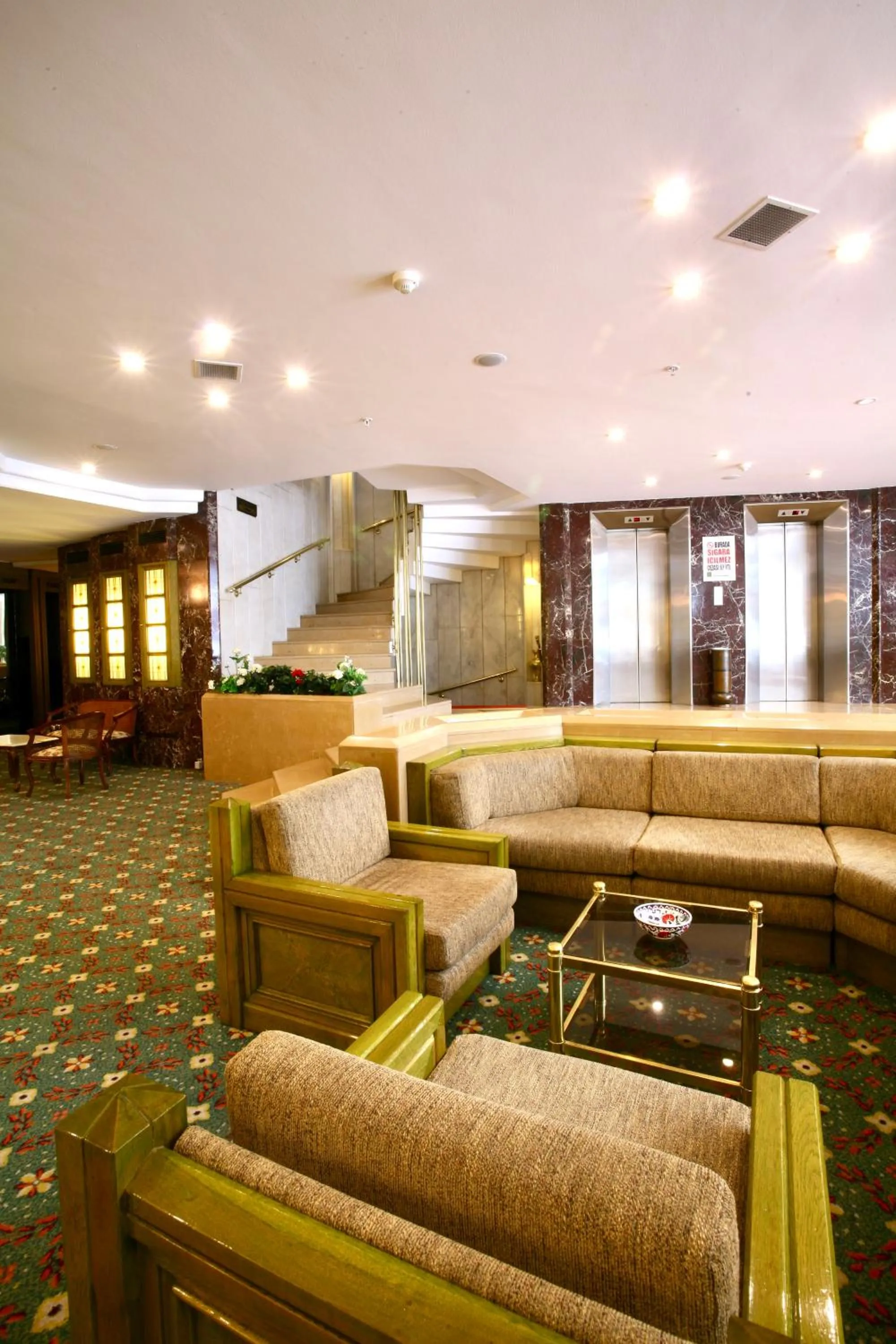 Lobby or reception in Istanbul Royal Hotel