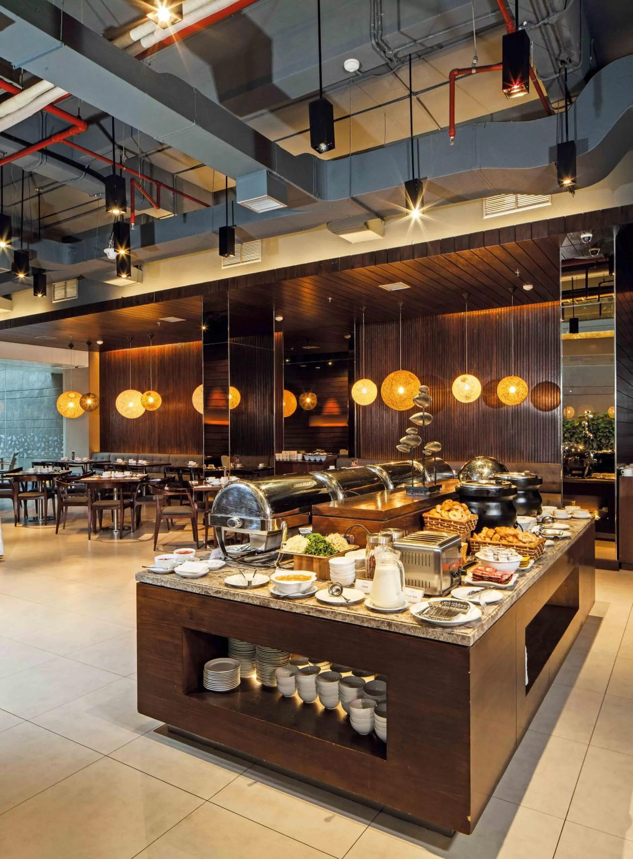 Restaurant/places to eat in Midtown Hotel Surabaya